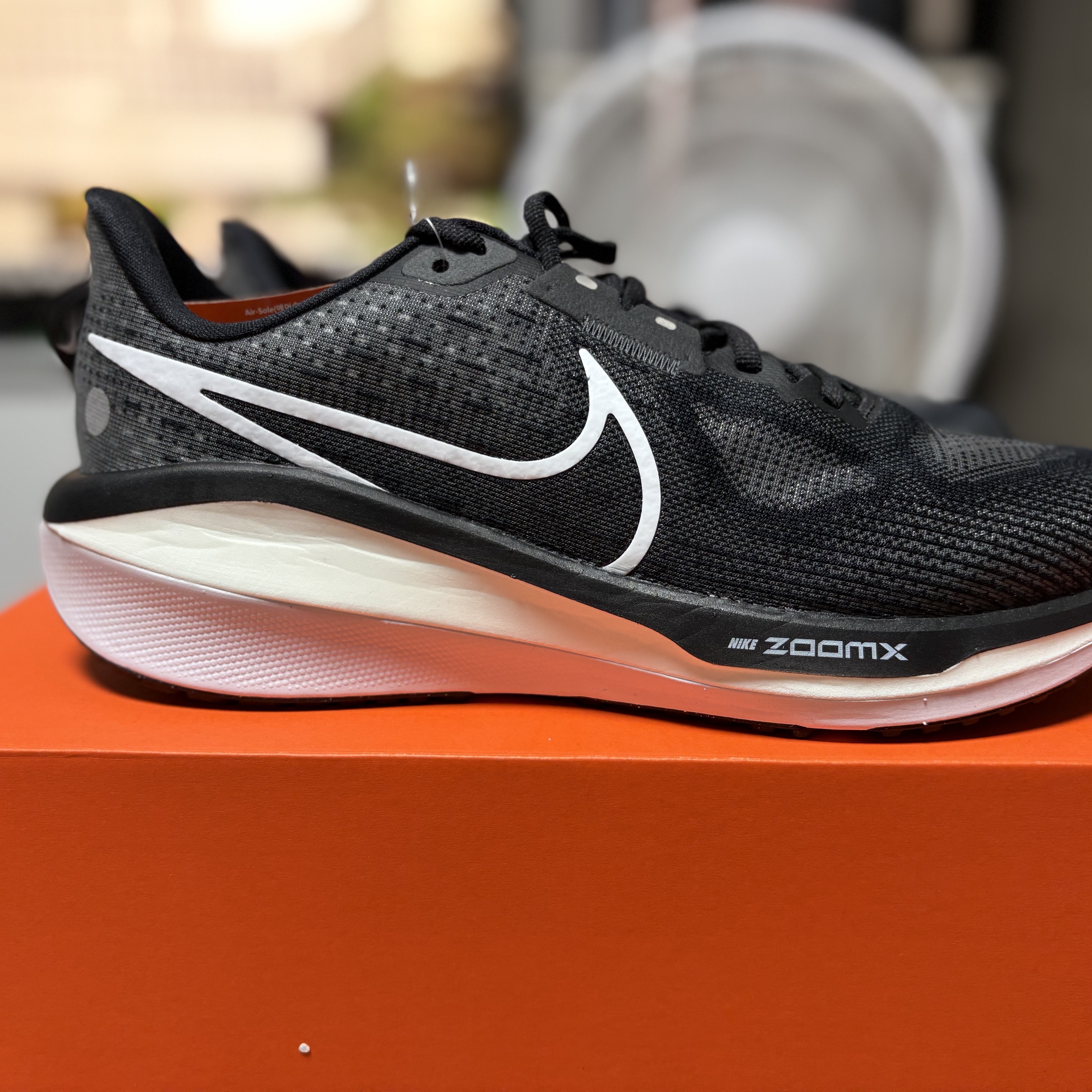 Nike Zoom 17 Anthracite White 착용 스타일 - 3