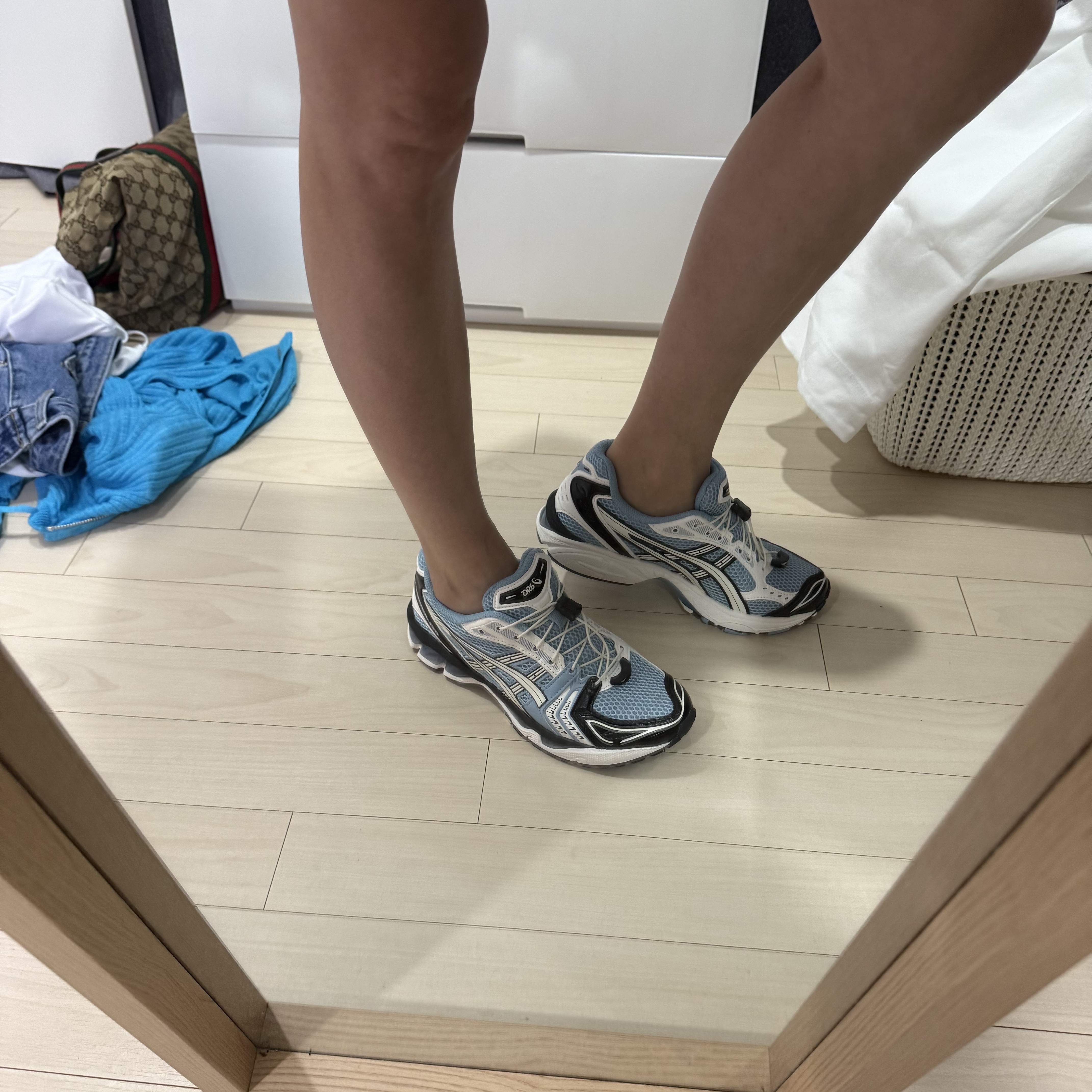 Asics Unlimited Gel-Kayano 14 Mist Cream 착용 스타일