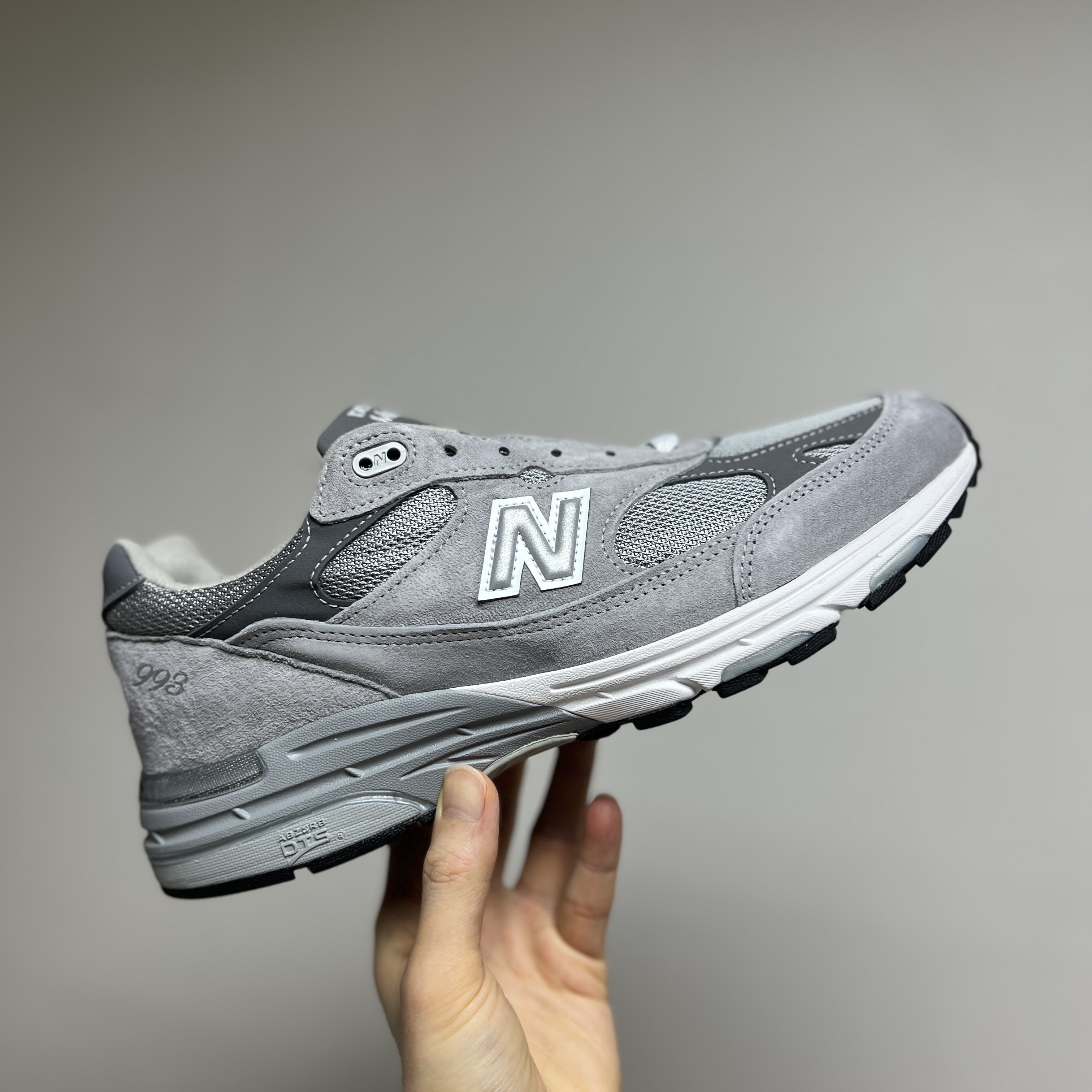 New Balance 993 Made in USA Grey - D Standard 착용 스타일