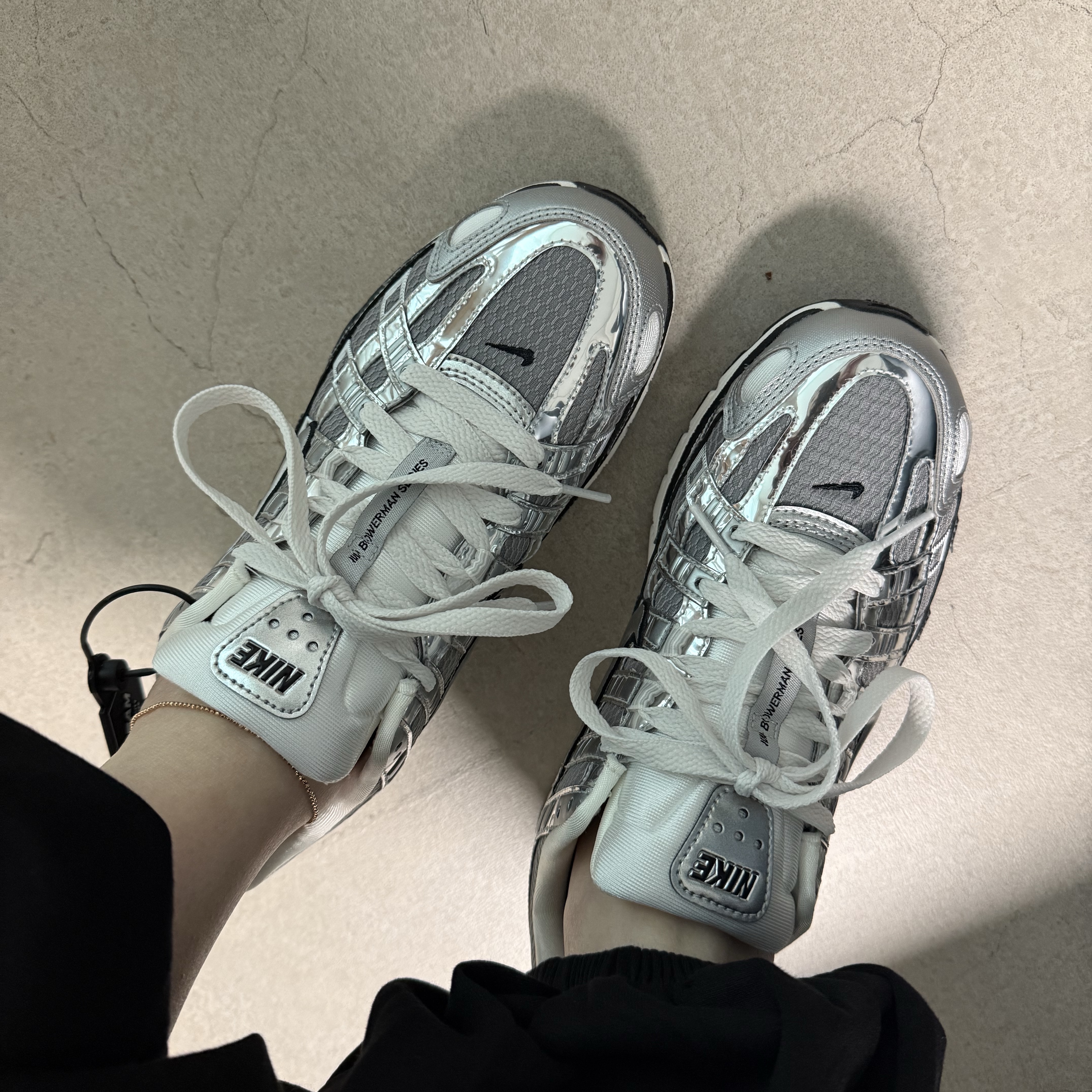 Nike P-6000 Metallic Silver 착용 스타일 - 1