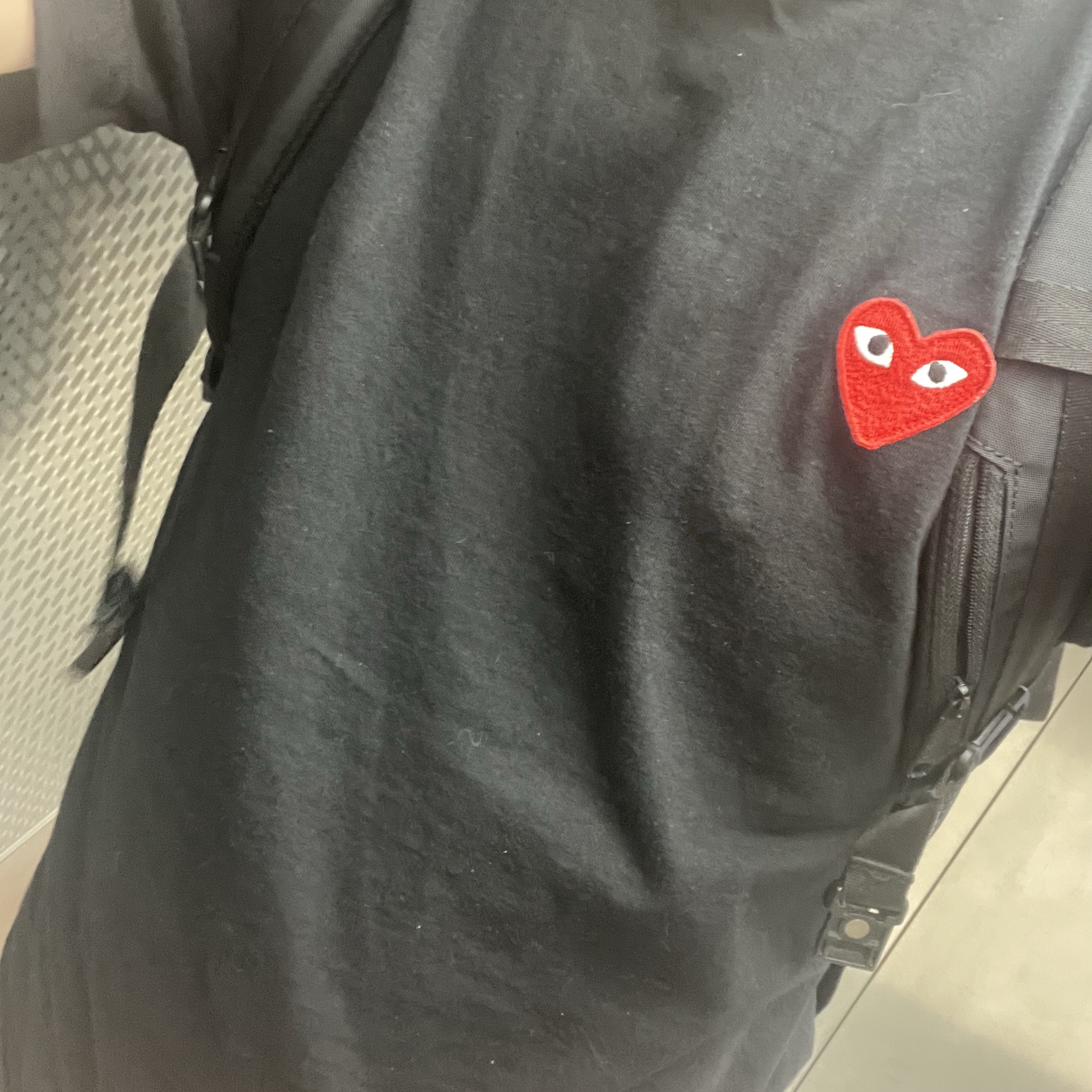 Play Comme des Garcons Red Heart T-Shirt Black 착용 스타일