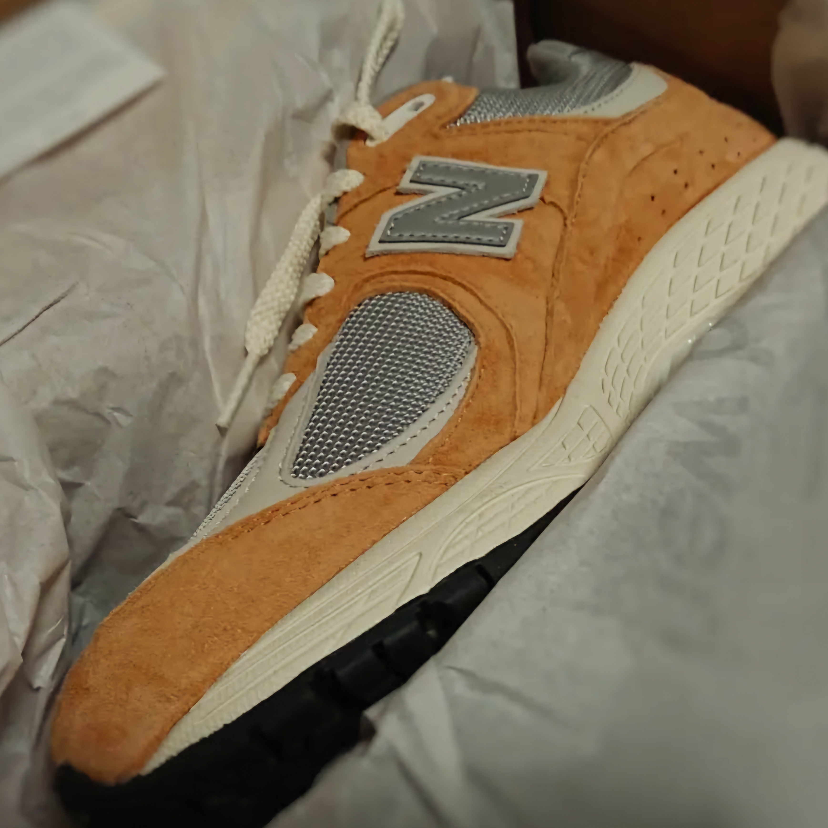 New Balance 2002R Special Vintage Beige 착용 스타일