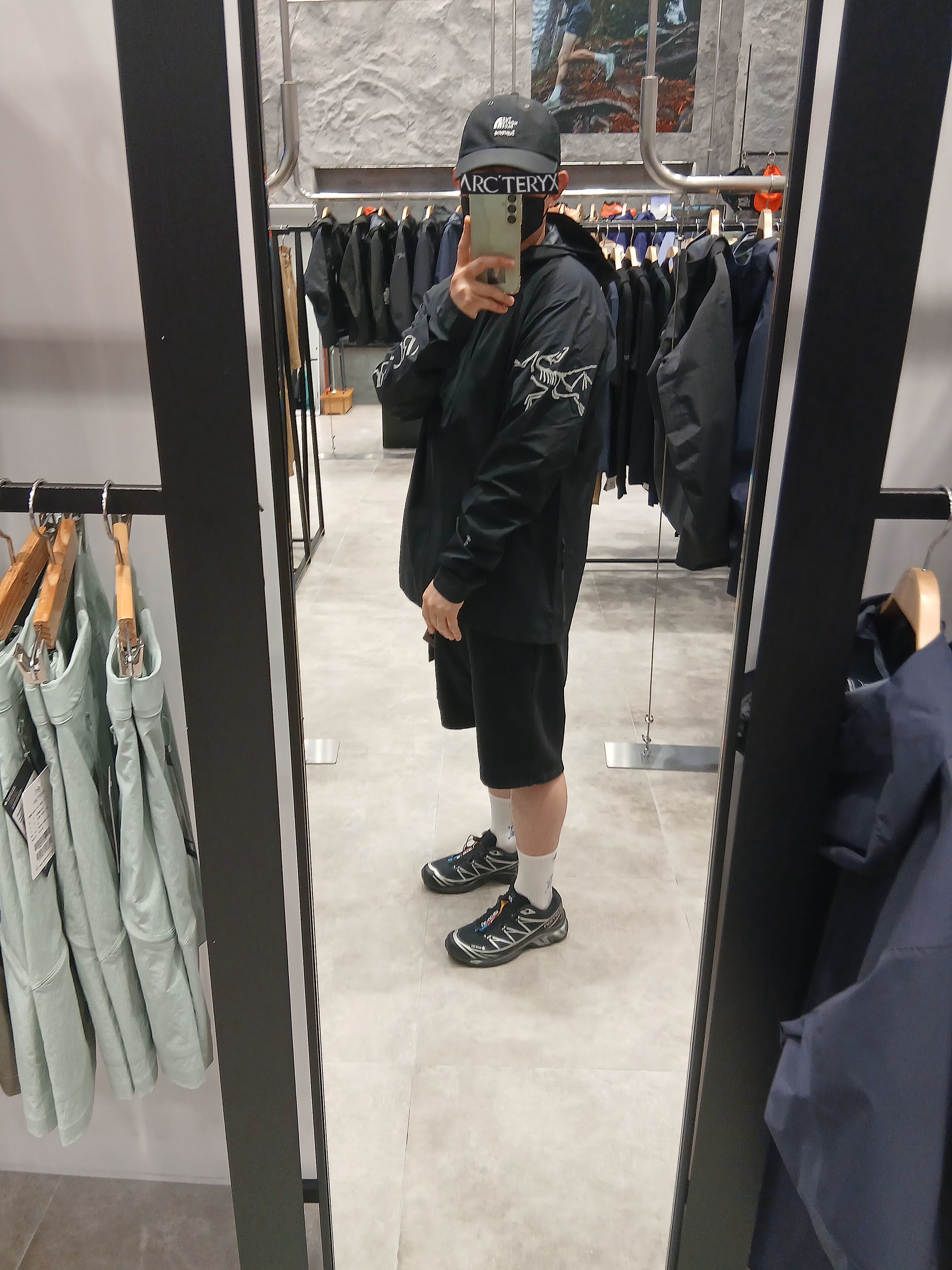 Supreme x The North Face Split 6-Panel Black - 24SS, Arc'teryx Norvan Jacket Black 착용 스타일 - 2