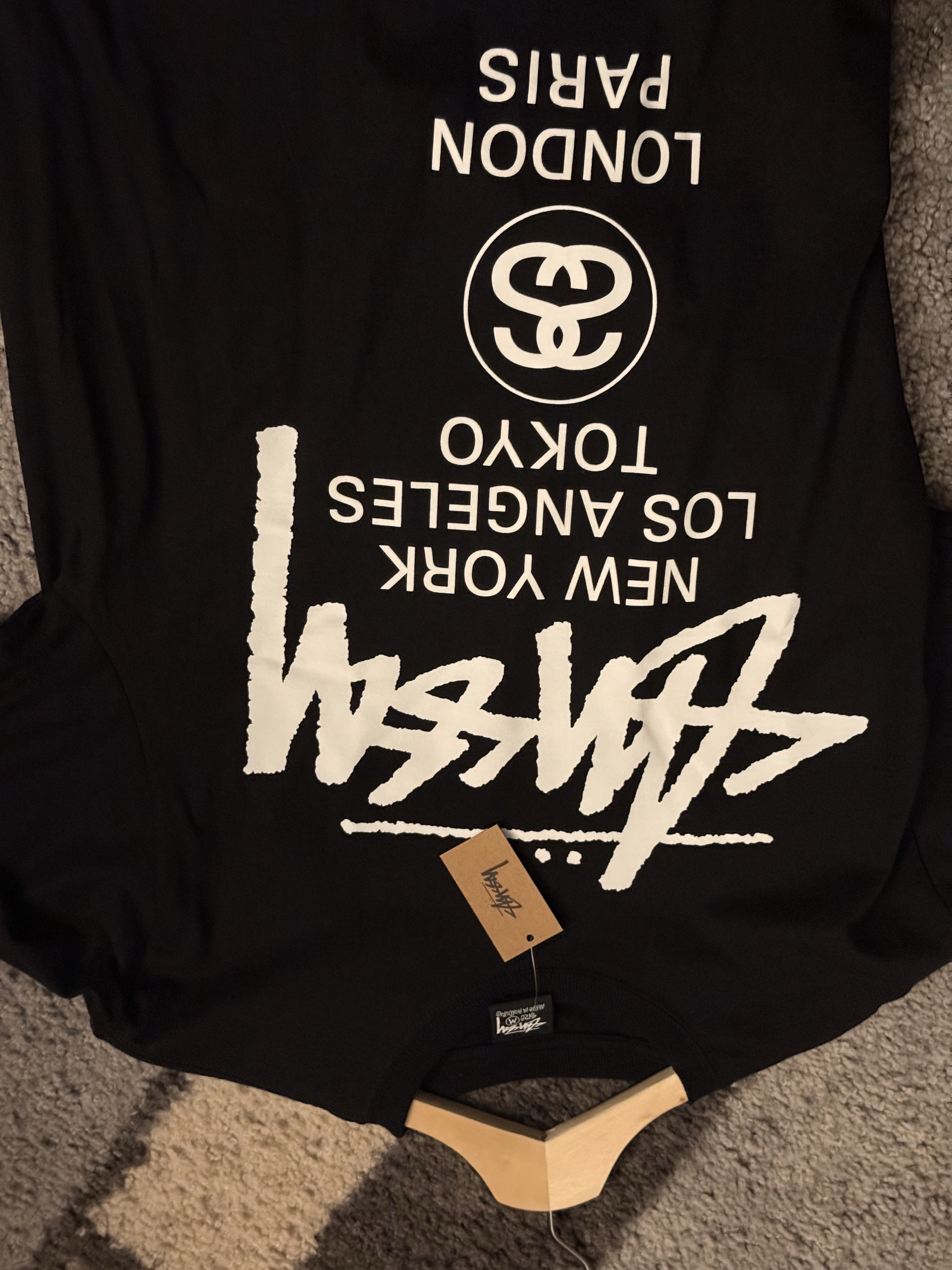 Stussy World Tour T-Shirt Black, Stussy World Tour T-Shirt Black 2023 착용 스타일 - 2