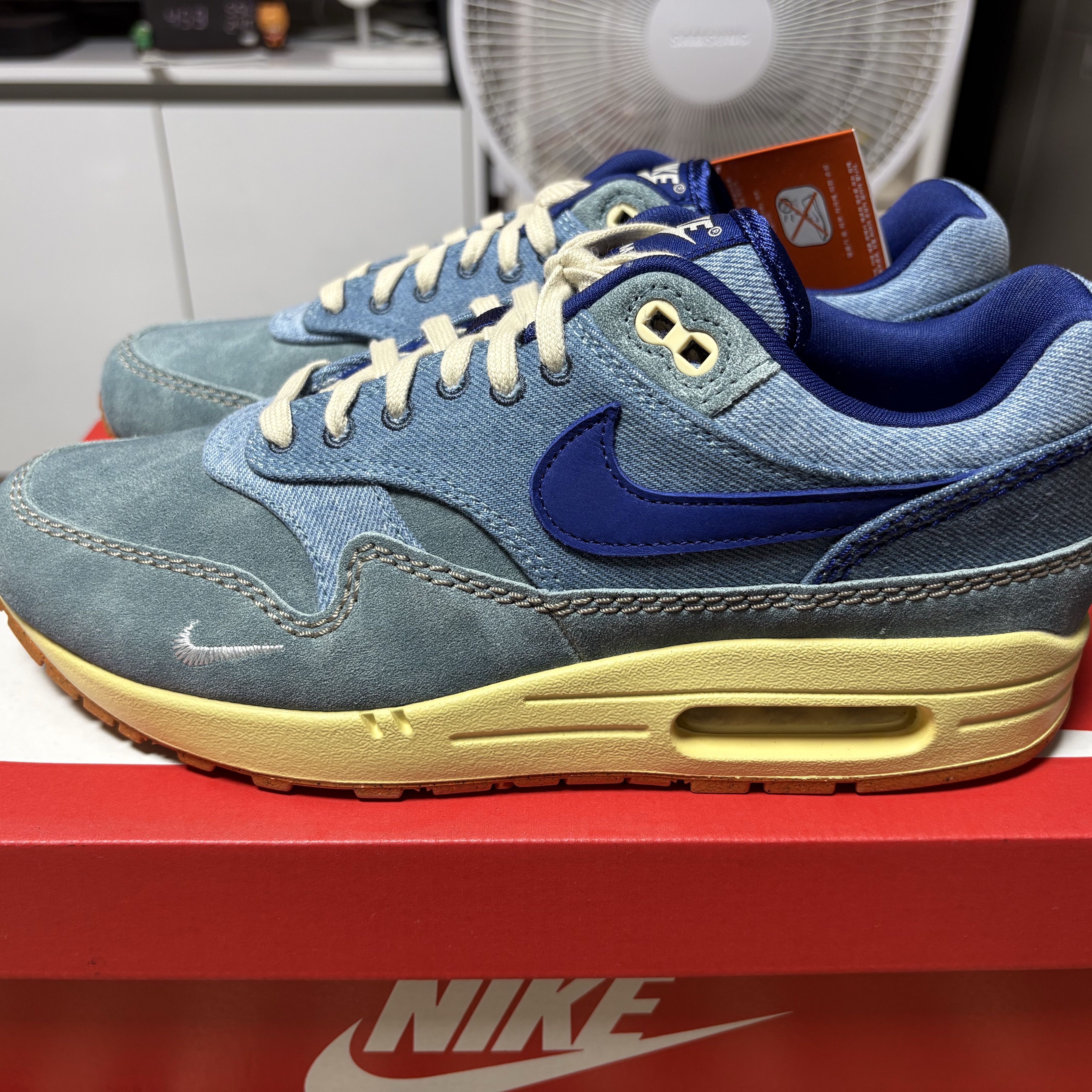 Nike Air Max 1 Premium Dirty Denim 착용 스타일 - 1