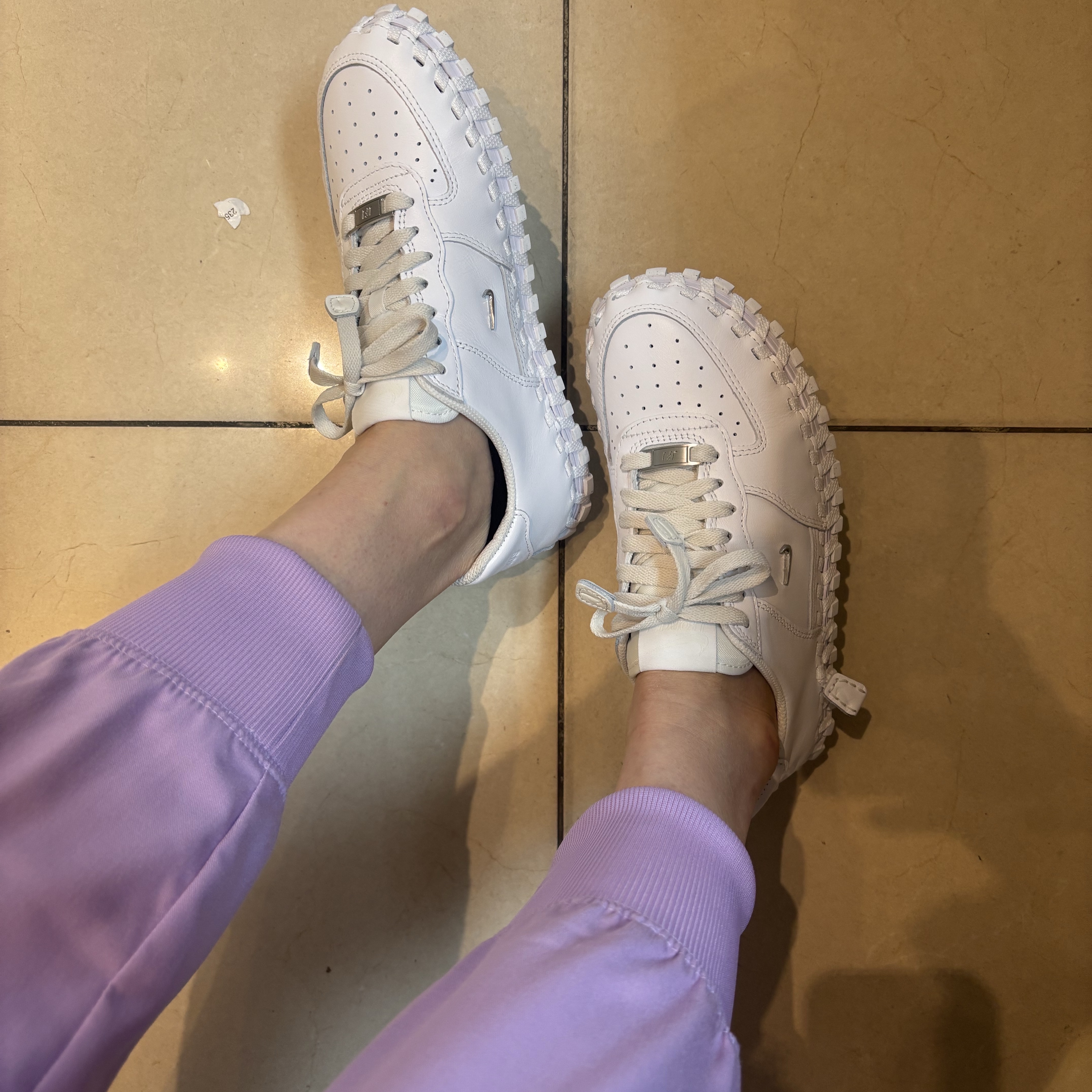 Nike x Jacquemus J Force 1 Low LX SP White 착용 스타일 - 1