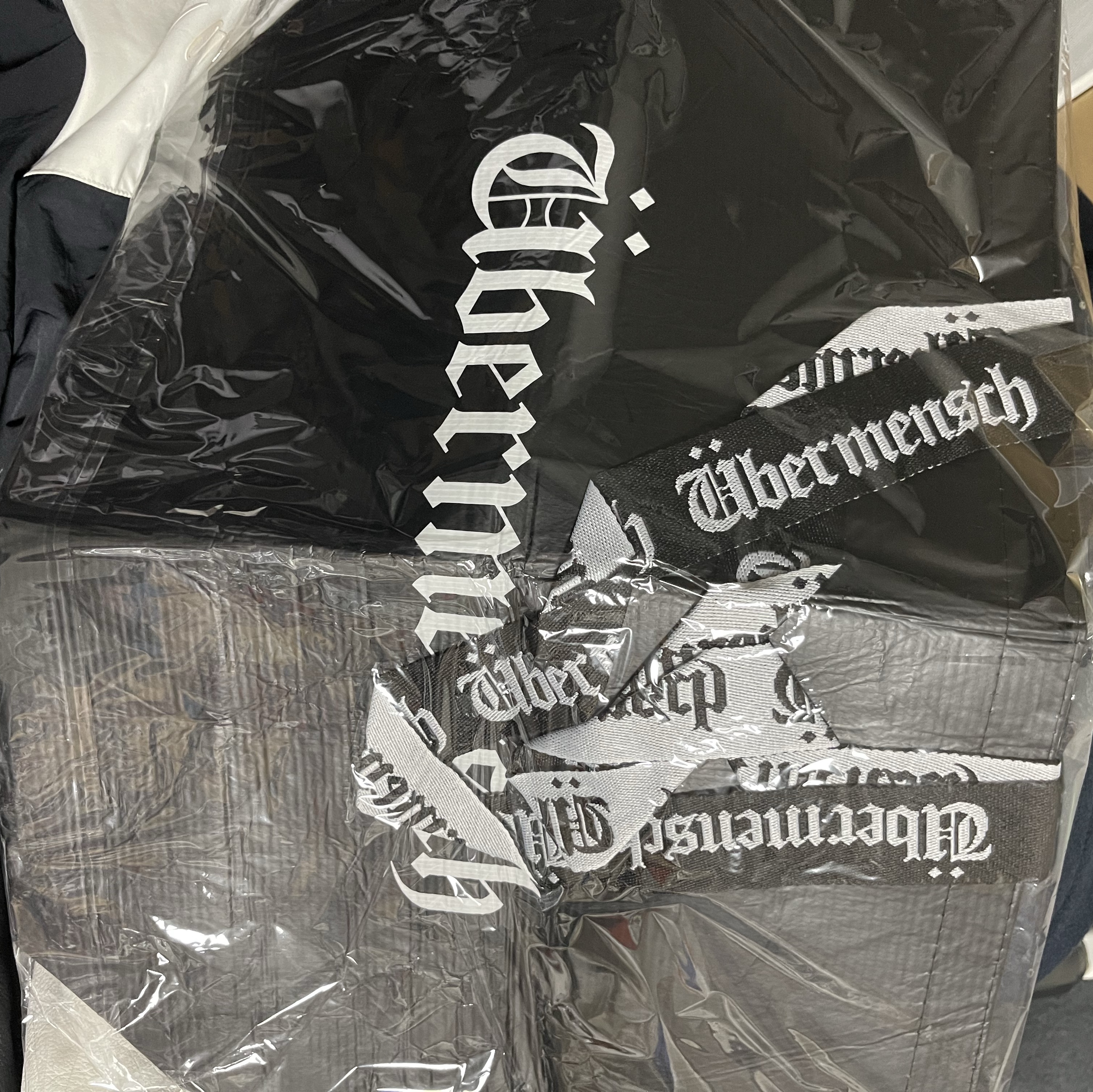 G-DRAGON Ubermensch Reusable Bag Black 착용 스타일