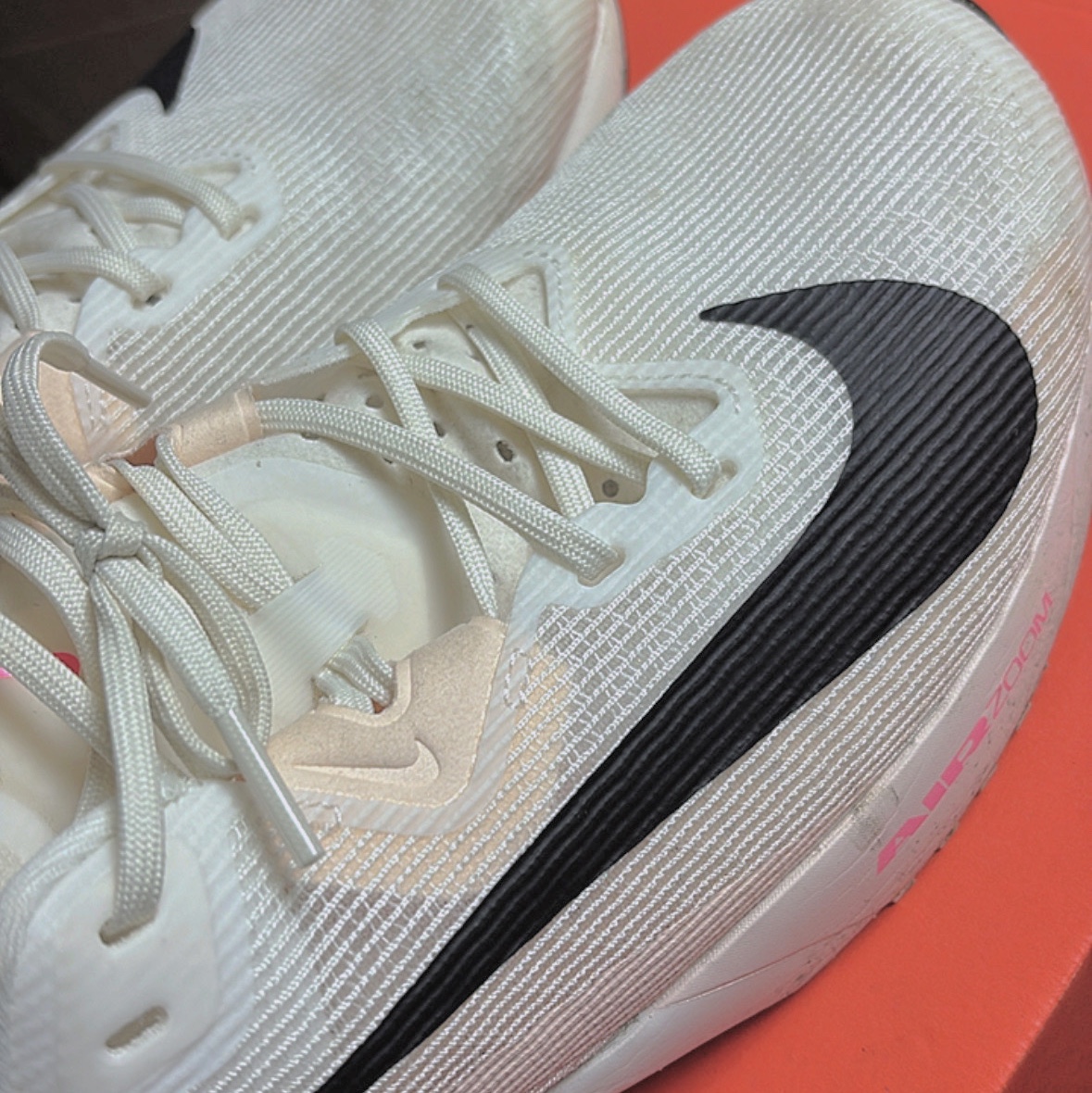Nike Air Zoom Rival Fly 4 Sail Pale Ivory 착용 스타일 - 1