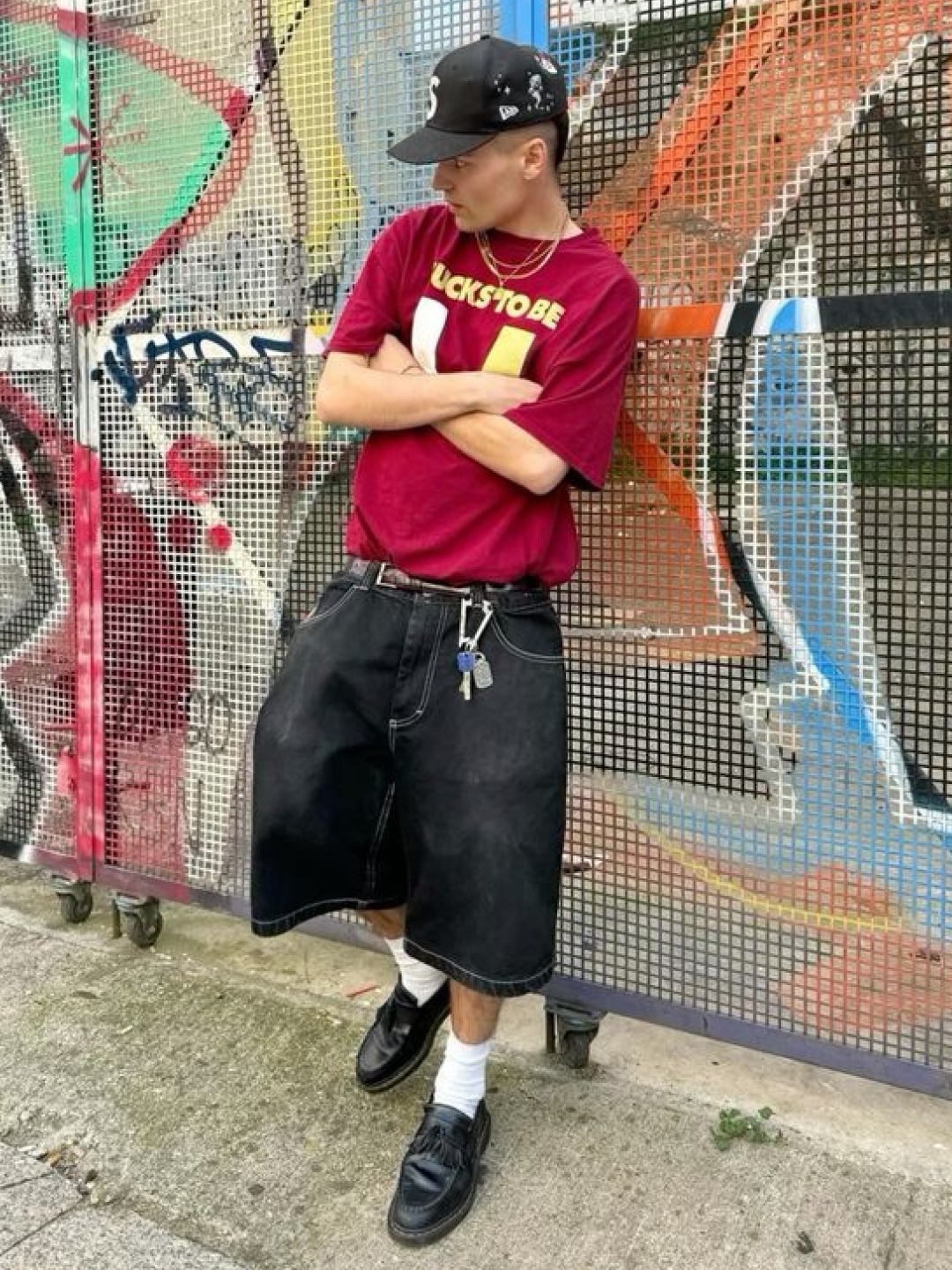 IAB Studio x Arcane Jinx Wanted T-shirt Burgundy Gold, Stussy Summer LB T-Shirt White 착용 스타일 - 2