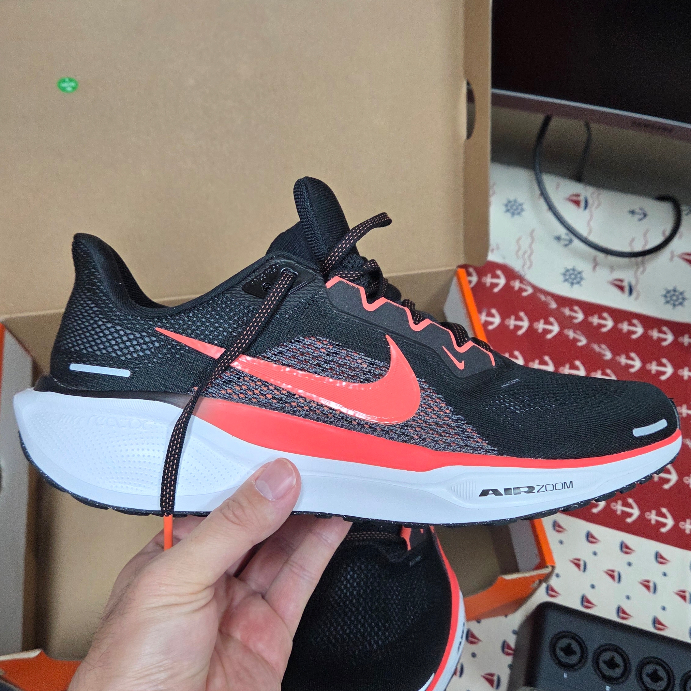 Nike Air Zoom Pegasus 41 Black Wild Mango 착용 스타일 - 1