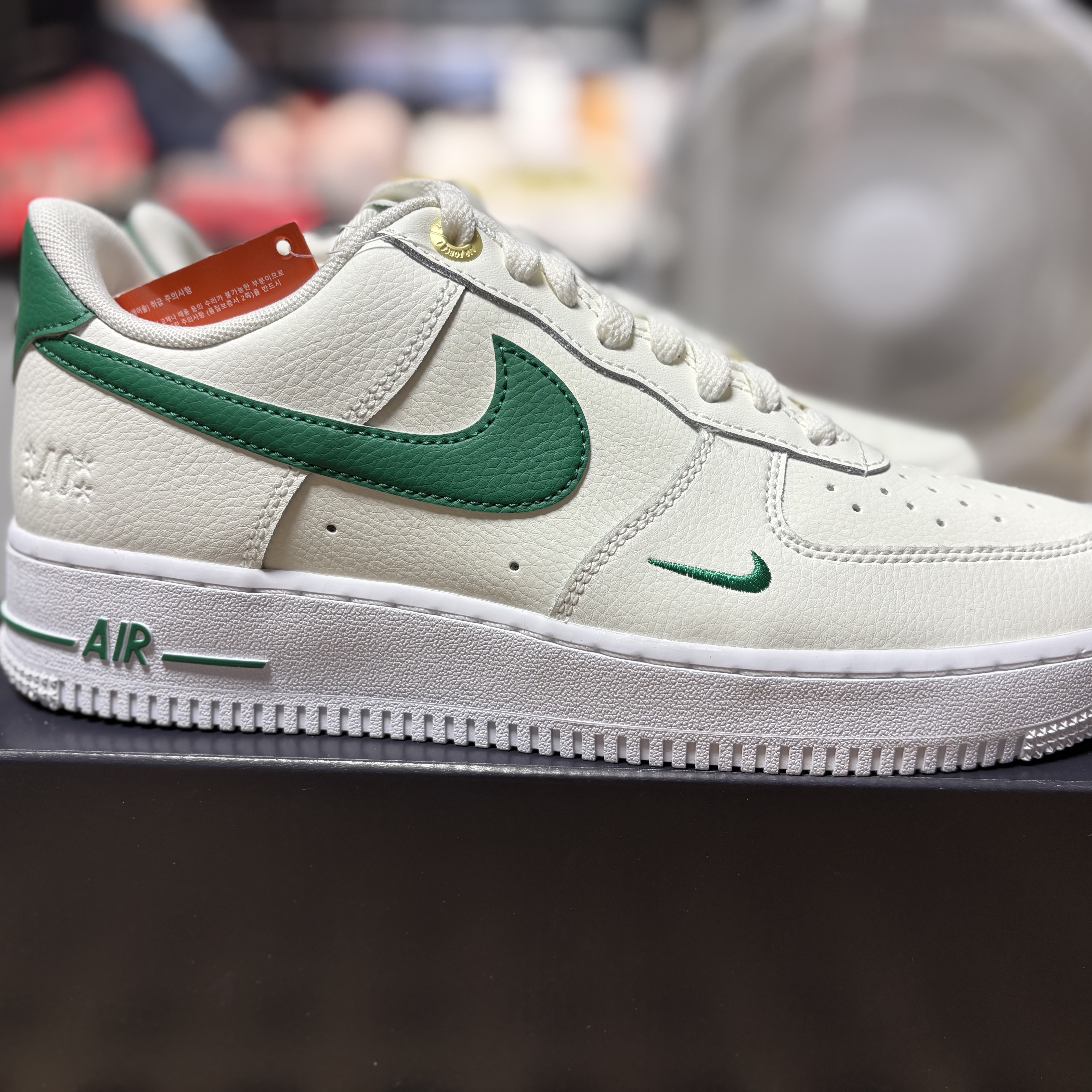 Nike Air Force 1 '07 LV8 40th Anniversary Join Forces Sail Malachite 착용 스타일 - 3