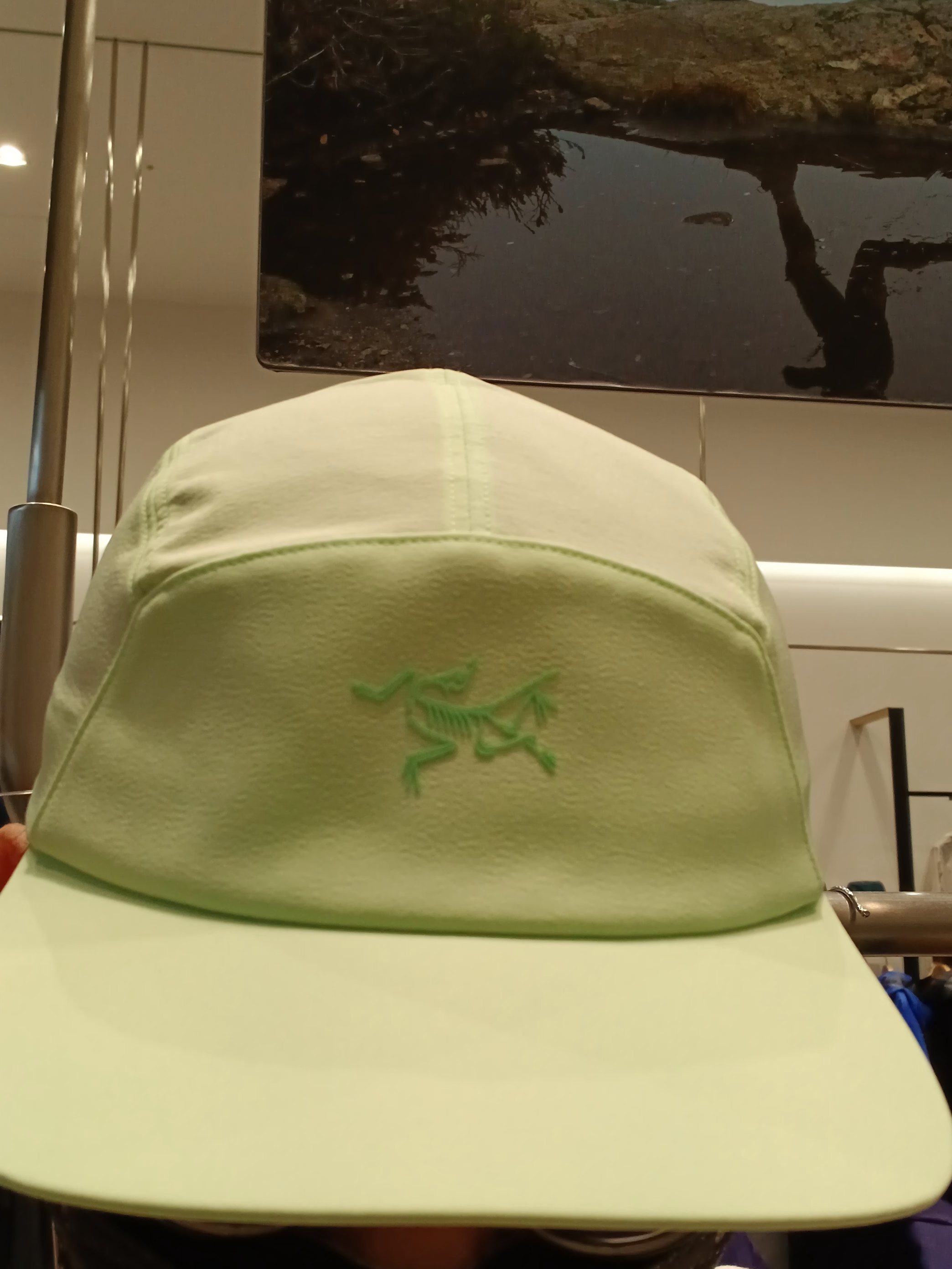 Arc'teryx Bird Word Trucker Hat Black Cloud, Arc'teryx Bird Trucker Curved Brim Hat Black 착용 스타일 - 8