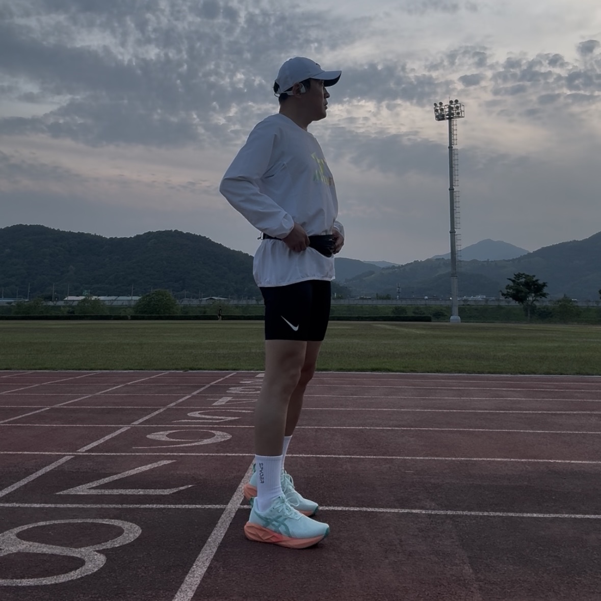 Asics Novablast 5 Soothing Sea Wave Teal 착용 스타일 - 1