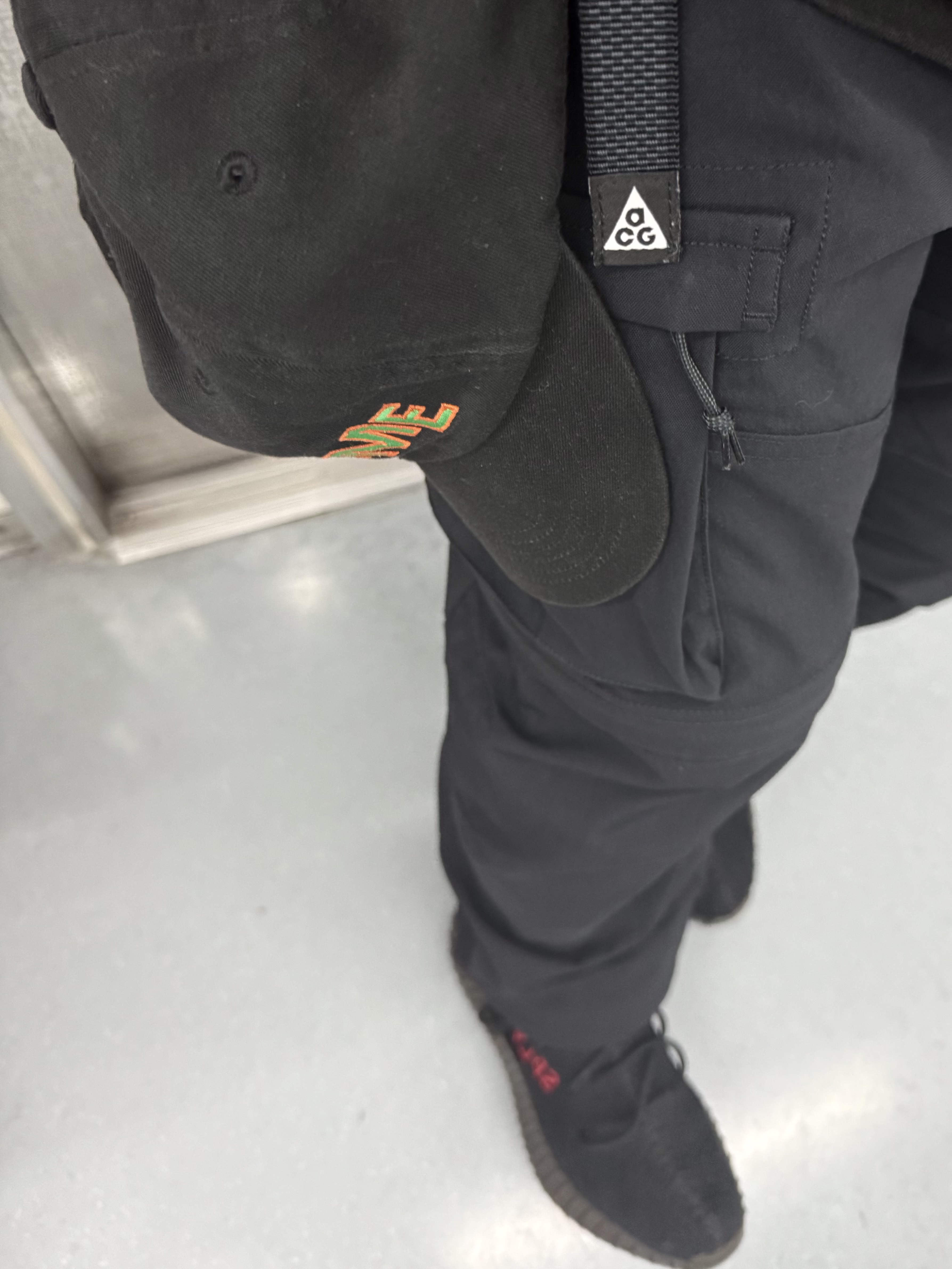 Nike ACG Smith Summit Cargo Pants Black Anthracite - Asia, Adidas Yeezy Boost 350 V2 Black Red 2020 착용 스타일