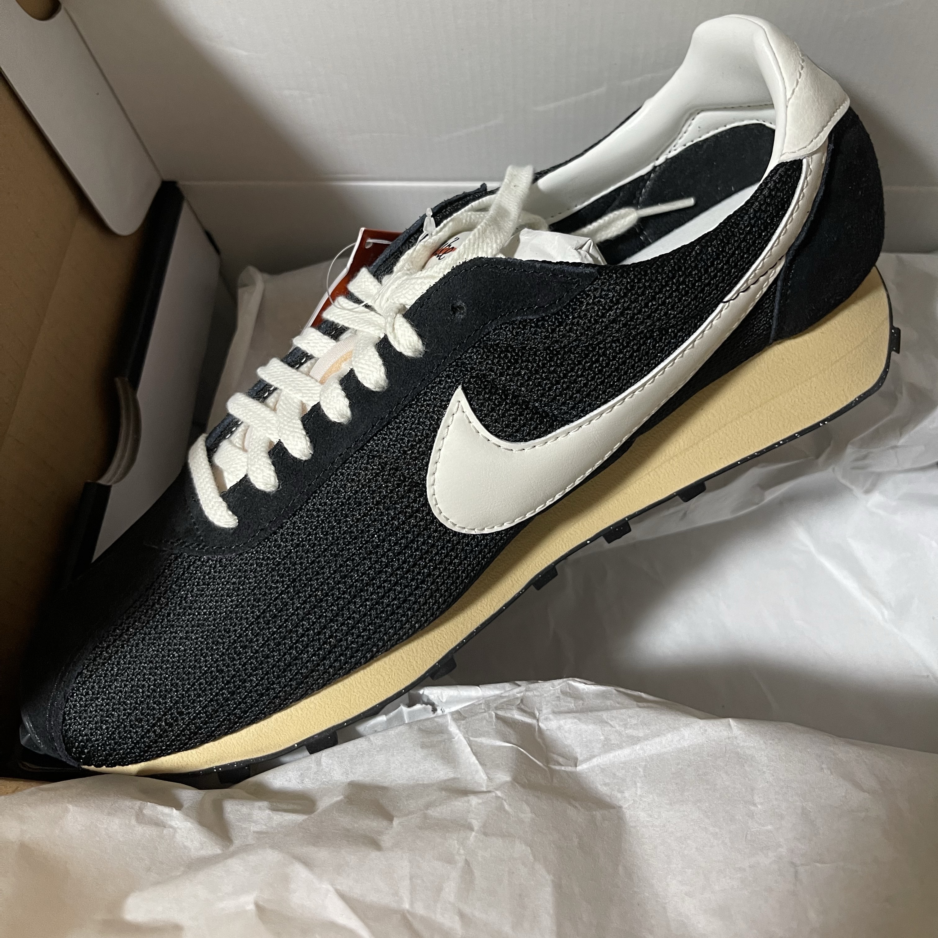 Nike LD-1000 SP Black and Sail 착용 스타일