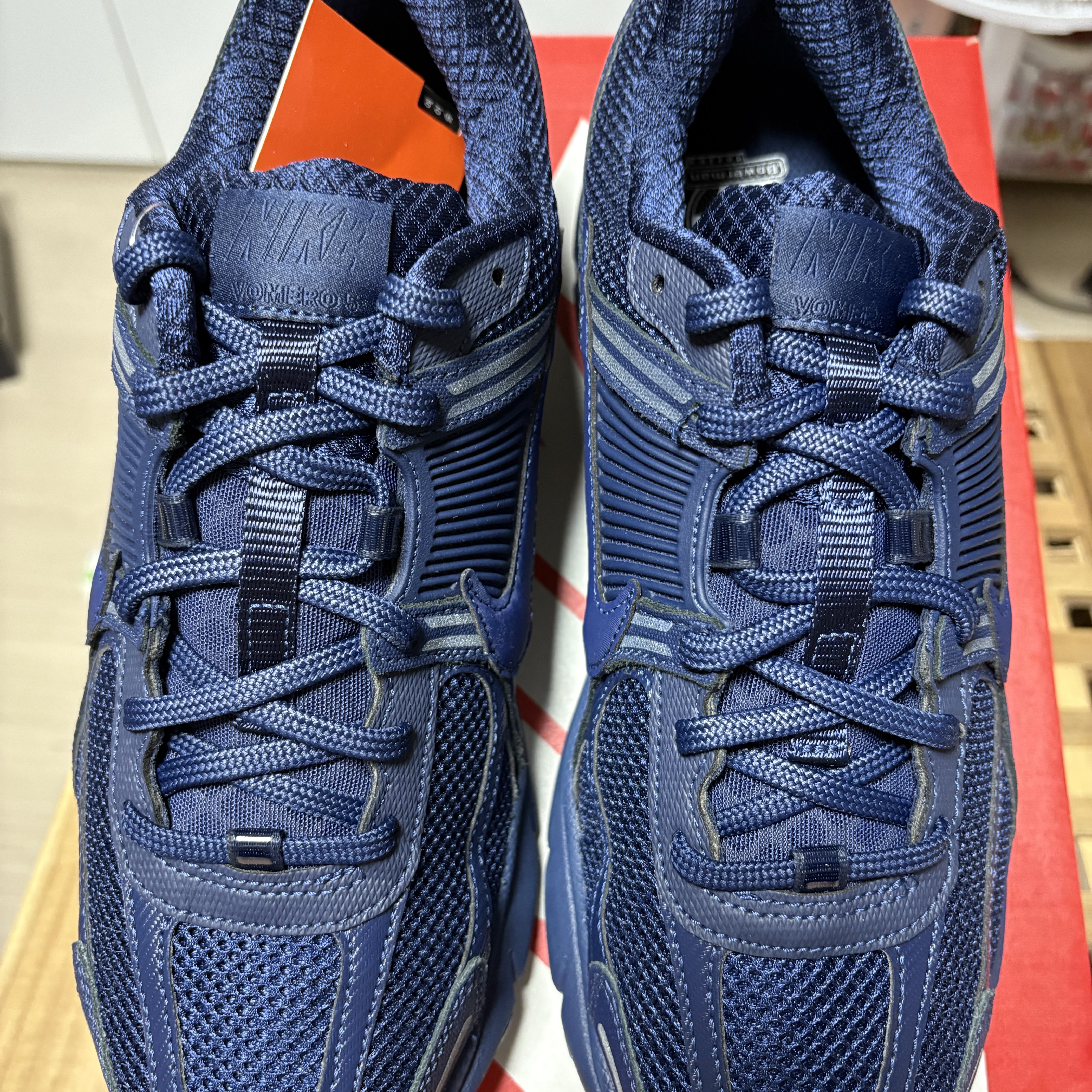 Nike Zoom Vomero 5 SP Midnight Navy 착용 스타일 - 4