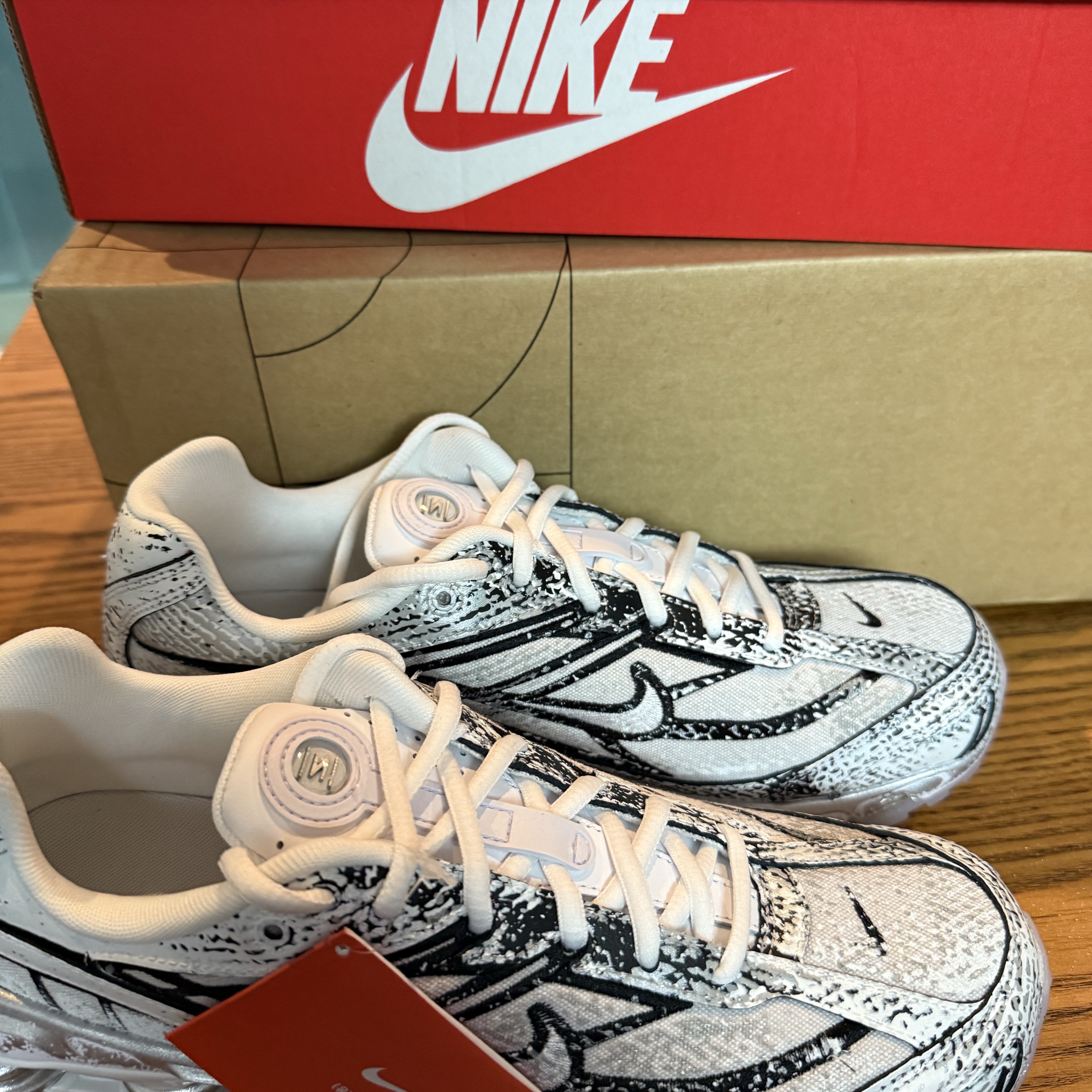 Nike Shox Ride 2 Metallic Platinum 착용 스타일 - 1