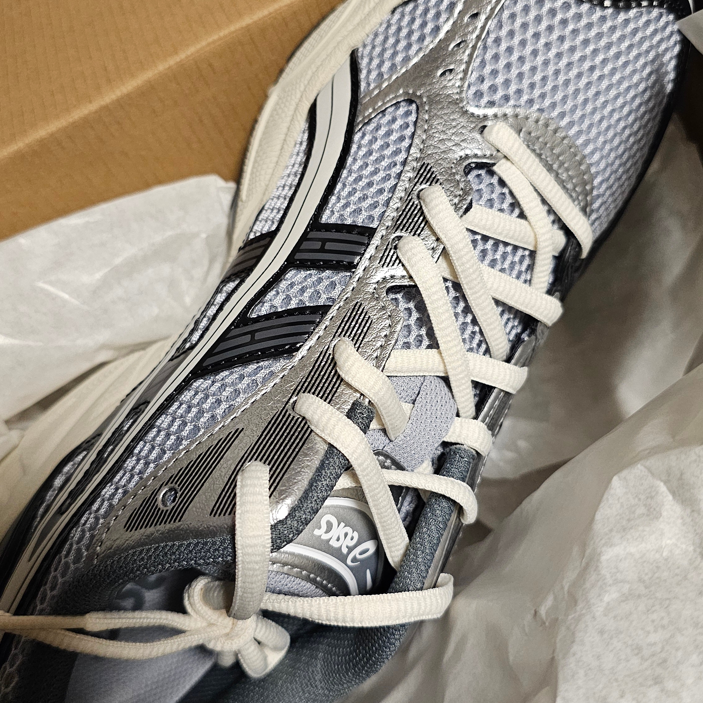 Asics Gel-Kayano 14 Black Glacier Grey 착용 스타일