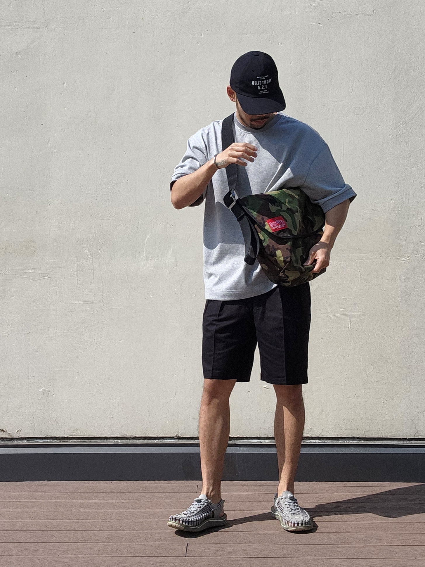 Keen Uneek Sandal Men White Cap/Cornstalk 착용 스타일 - 2