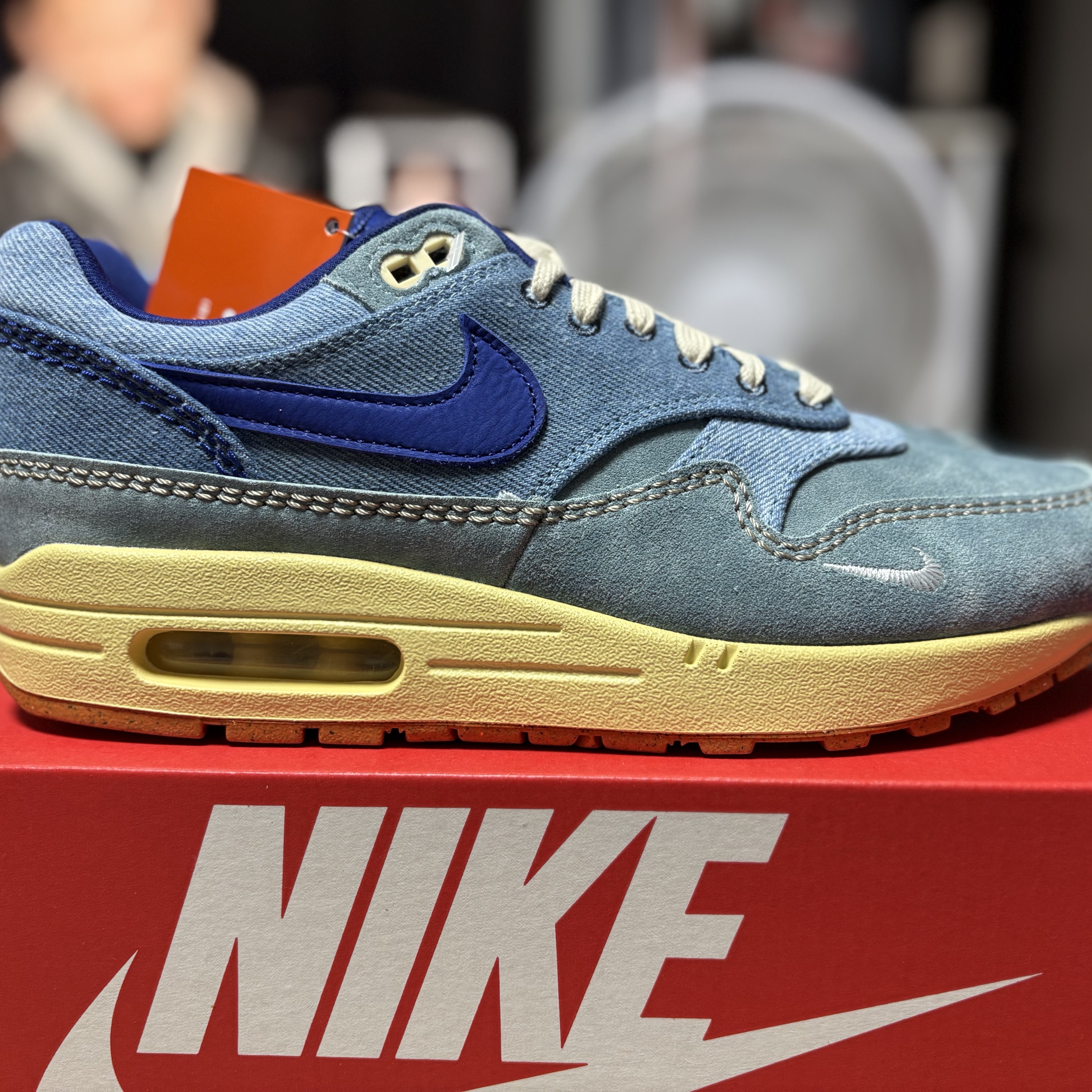 Nike Air Max 1 Premium Dirty Denim 착용 스타일 - 3