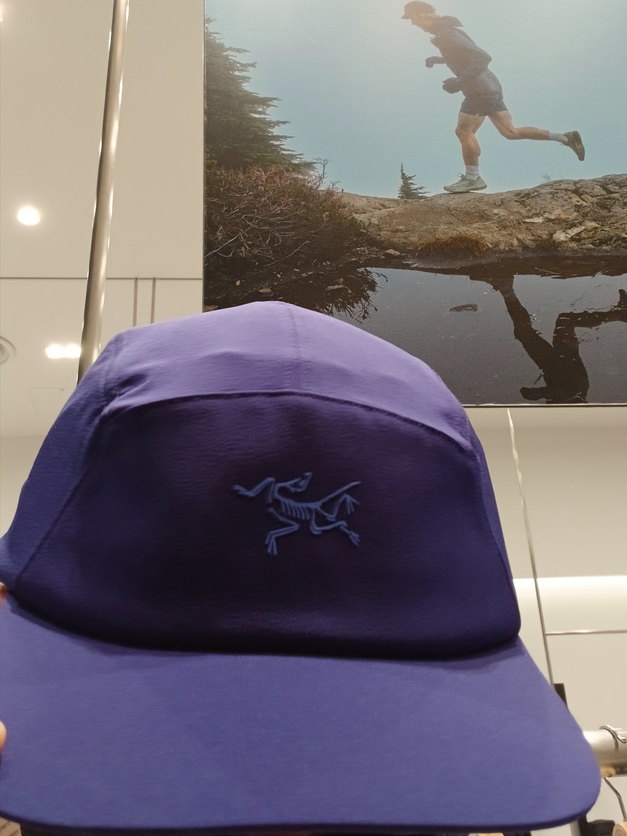Arc'teryx Bird Word Trucker Hat Black Cloud, Arc'teryx Bird Trucker Curved Brim Hat Black 착용 스타일 - 6