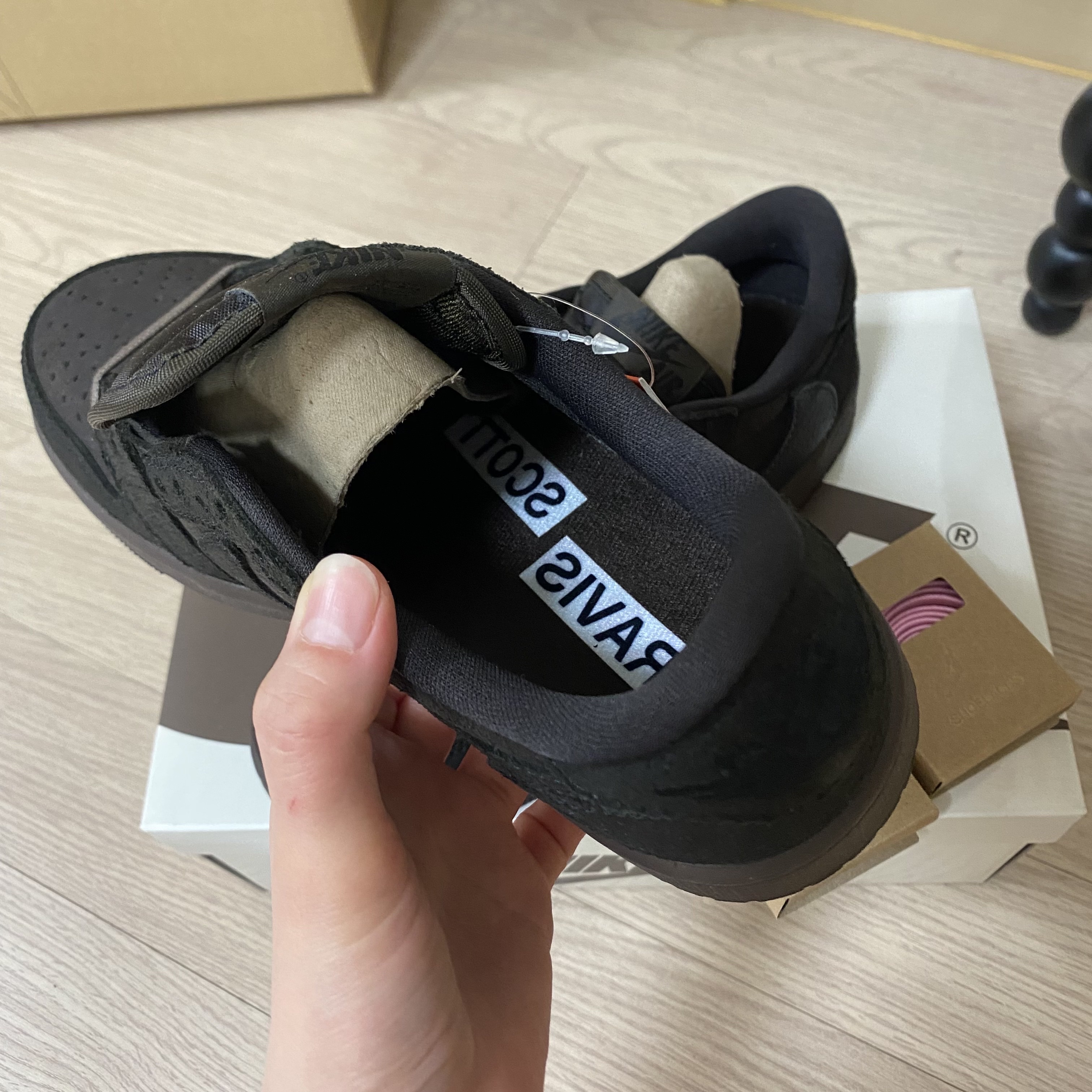 Jordan x Travis Scott Jumpman Jack TR Black and Dark Mocha 착용 스타일