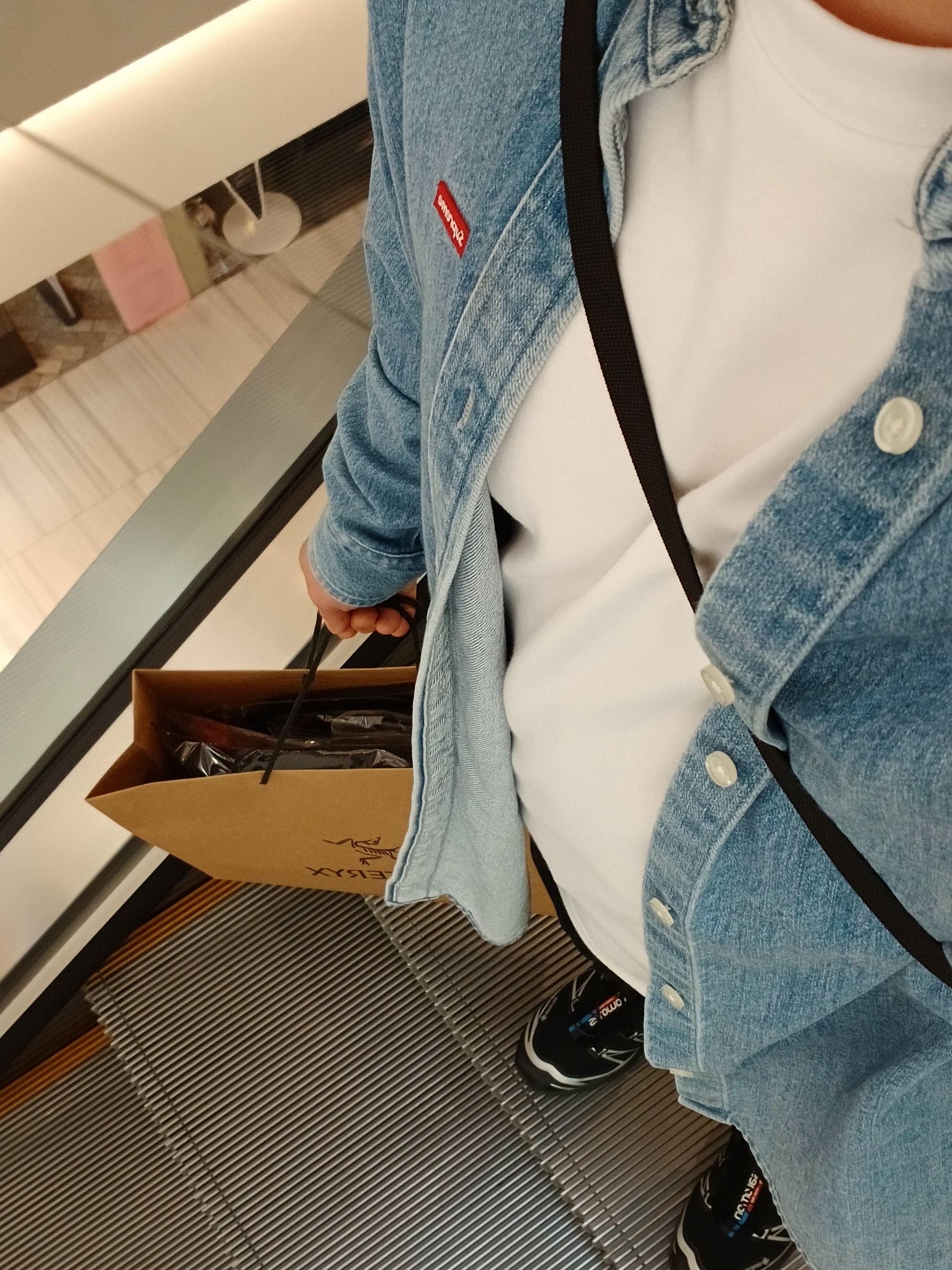 Supreme x The North Face Split 6-Panel Black - 24SS, IAB Studio T-Shirt White Gray 착용 스타일 - 3