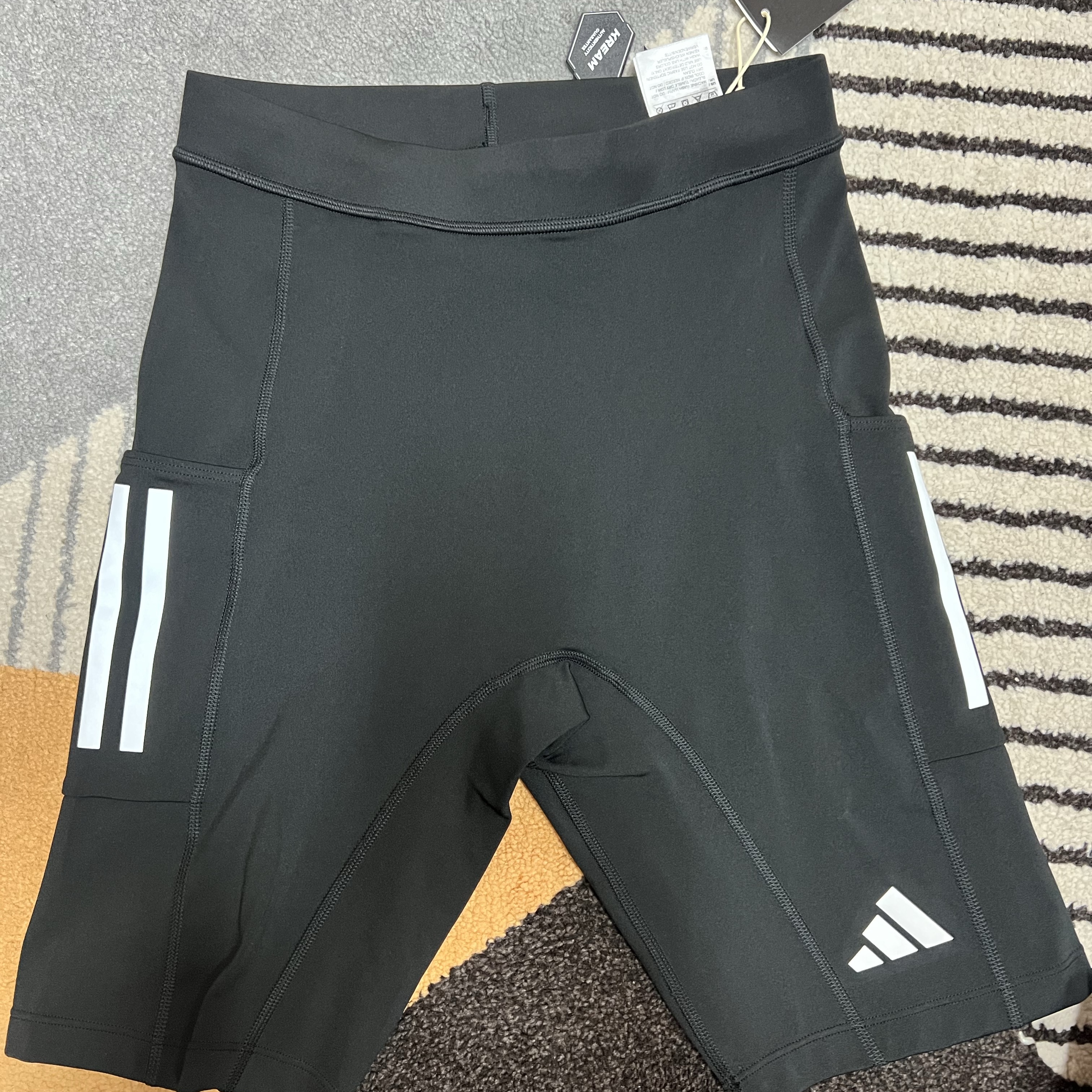 Adidas Own the Run Short Tights Black - US Sizing 착용 스타일