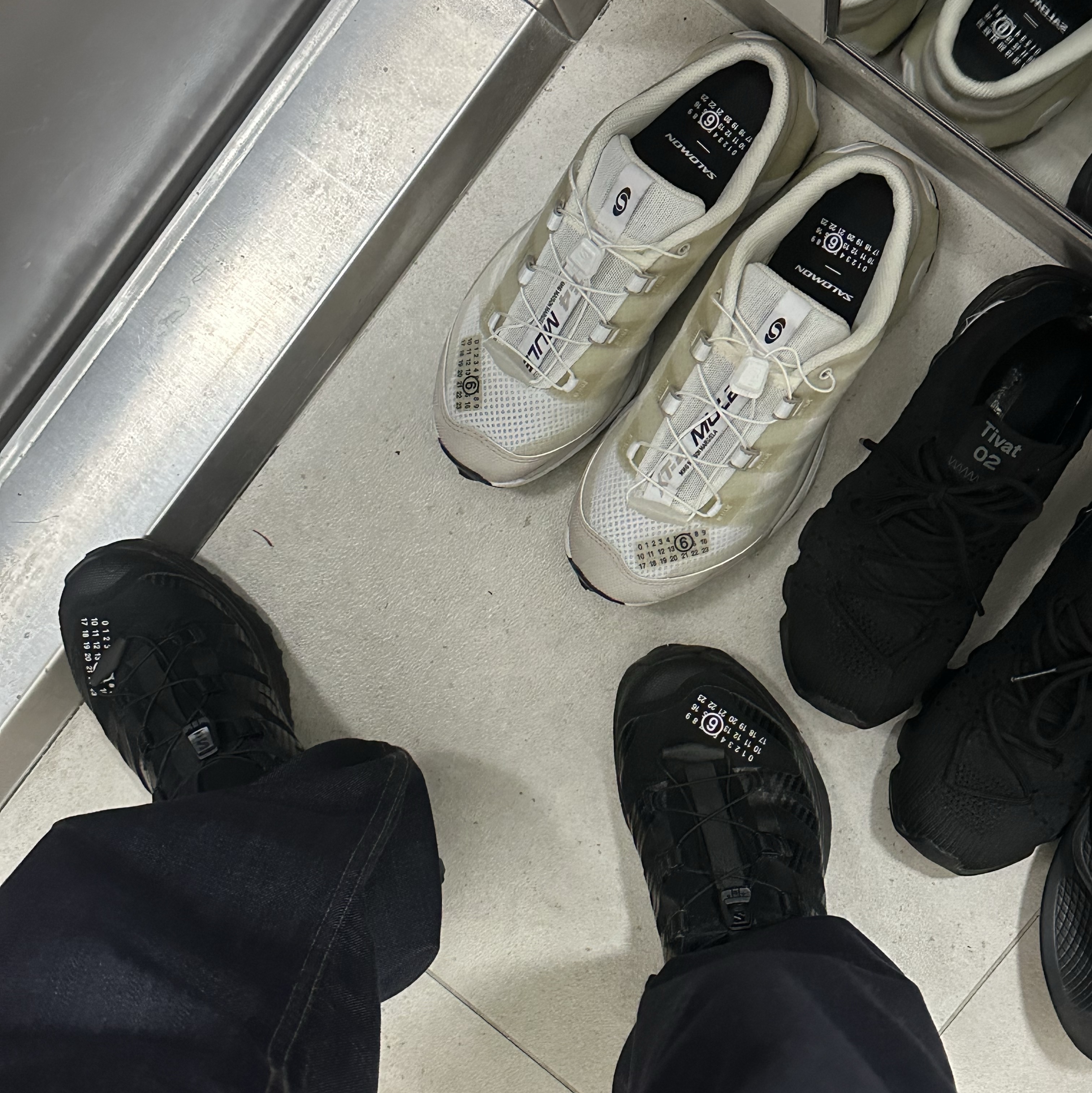 Salomon x MM6 Maison Margiela XT-4 Mule 2 White Green Haze, Salomon x MM6 Maison Margiela XT-4 Mule Black 착용 스타일