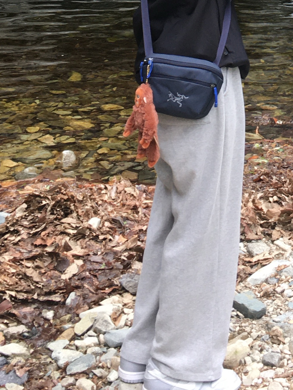 Arc'teryx Mantis 1 Waistpack Black Sapphire Vitality 착용 스타일