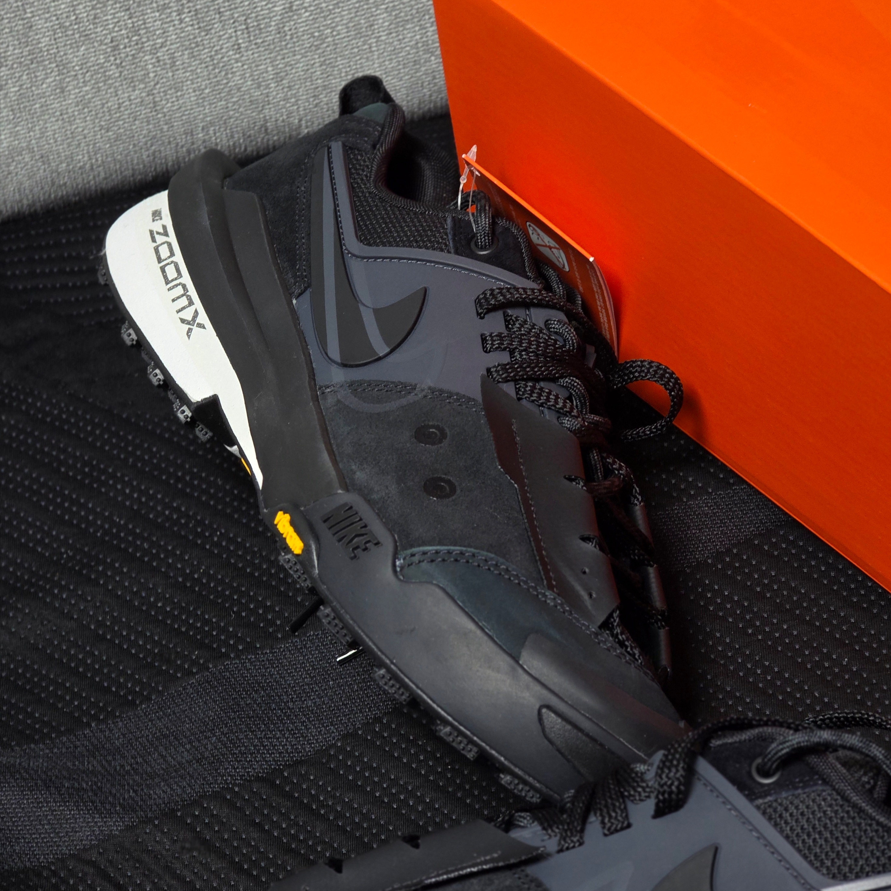 Nike x Sacai Zegamadome SP Black 착용 스타일 - 7