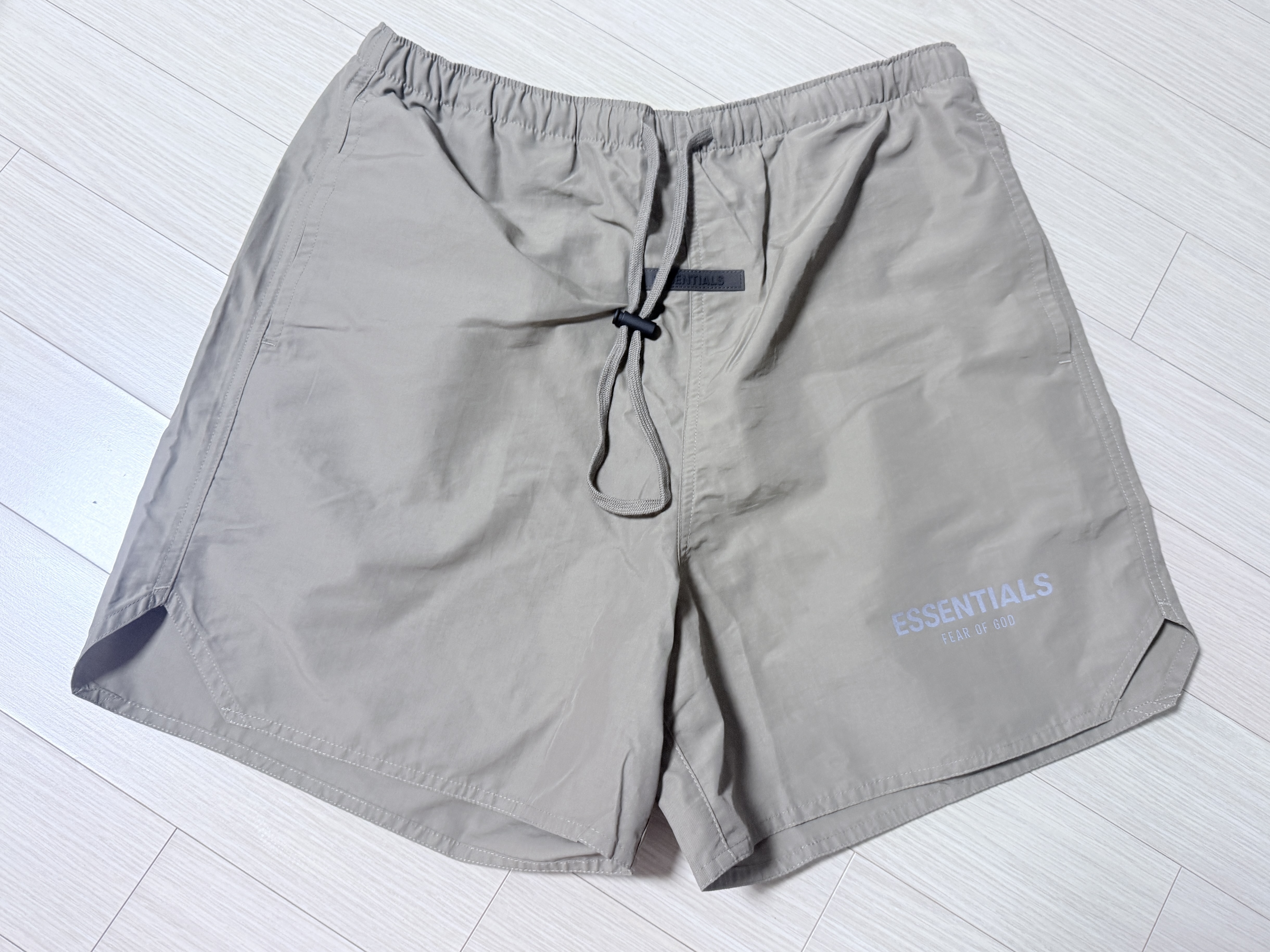 Essentials Volley Shorts Harvest - 21FW 착용 스타일