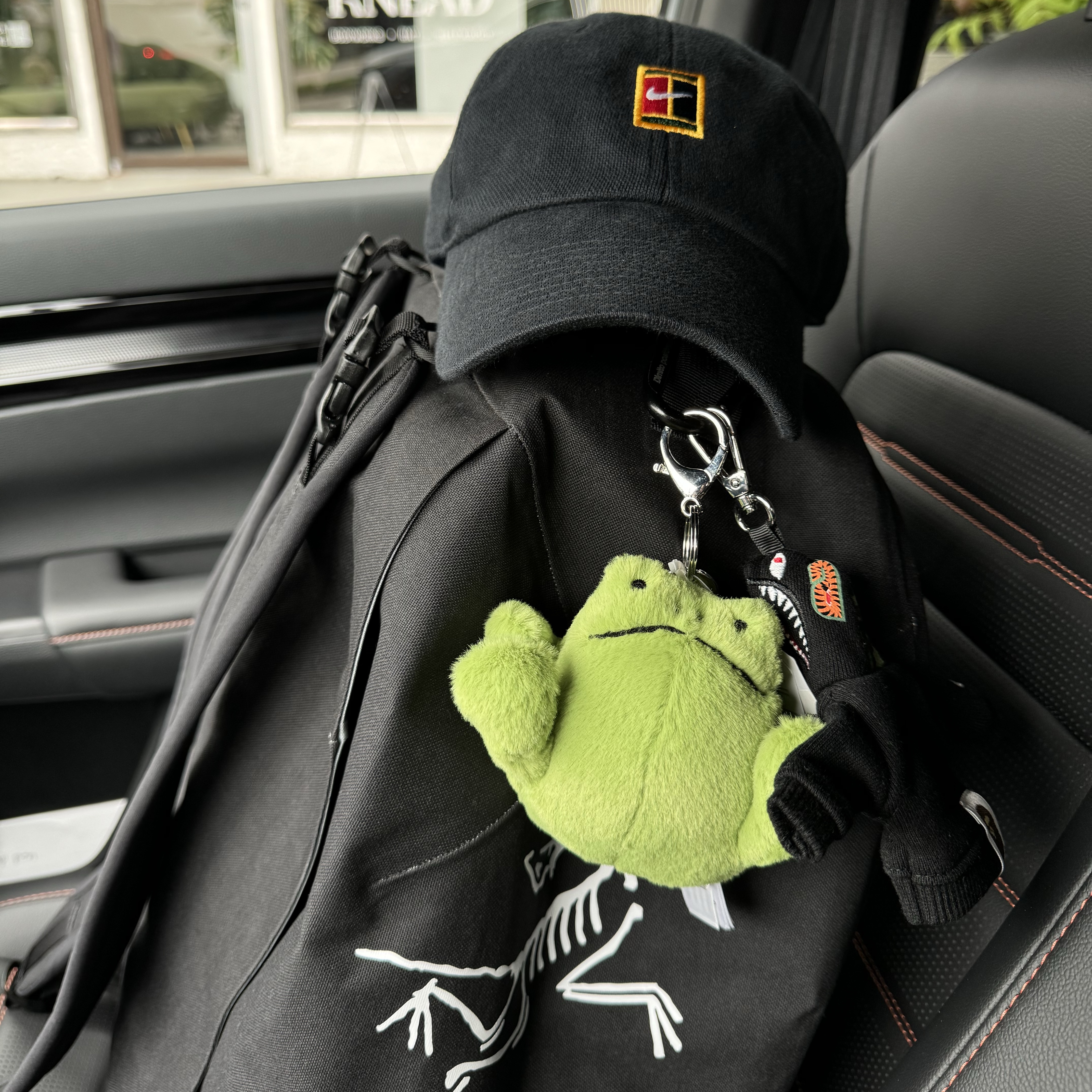Jellycat Ricky Rain Frog Bag Charm Green, Nike Court Heritage 86 Logo Tennis Cap Black 착용 스타일