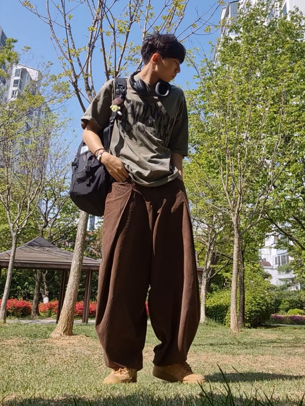 Nike Air Force 1 '07 WB Flax, Sony WH-CH720N Black (Sony Korea Ver.) 착용 스타일