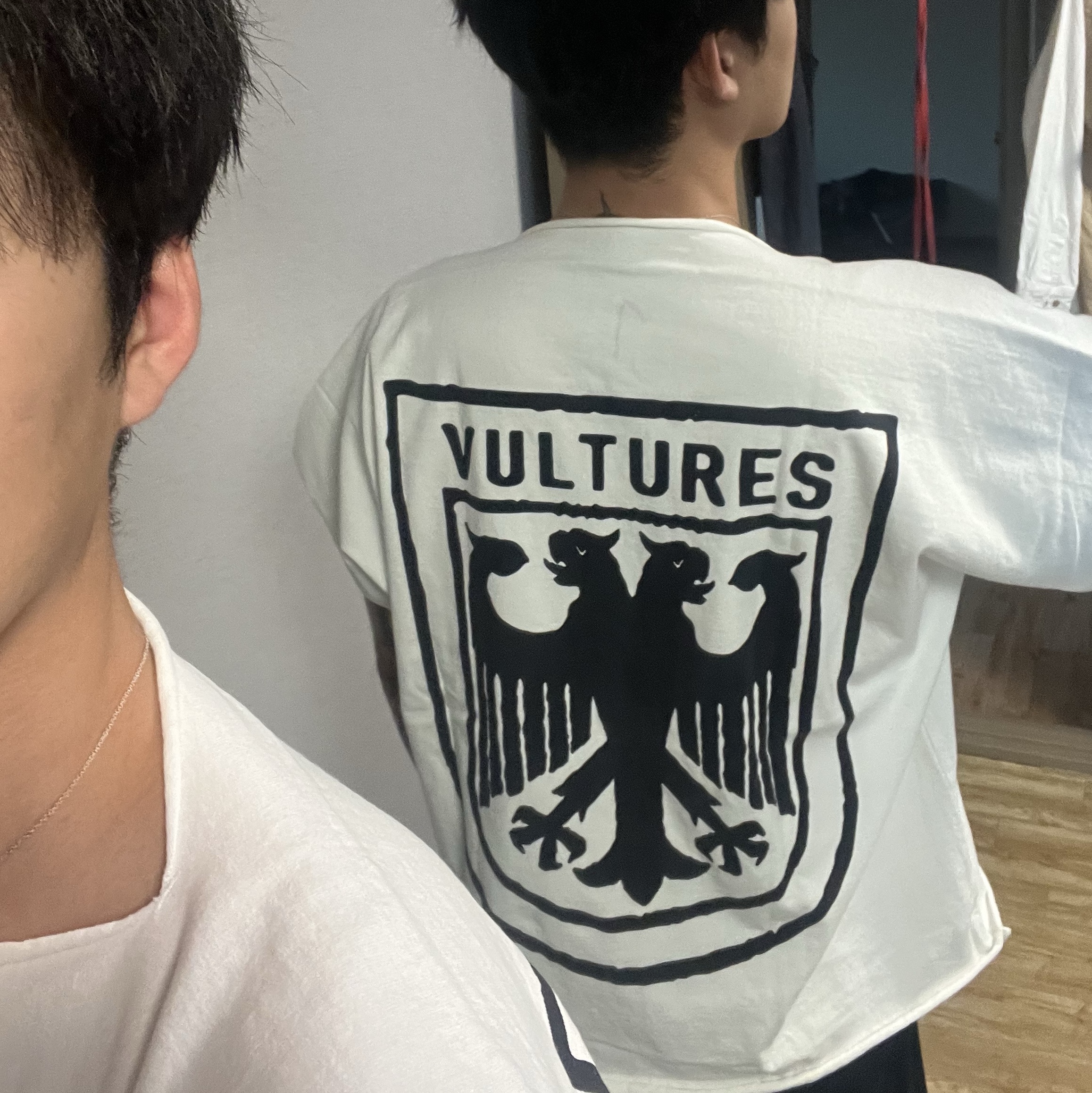 Yeezy Vultures Box T-Shirt White (Vultures Listening Experience Korea Exclusive) 착용 스타일 - 2