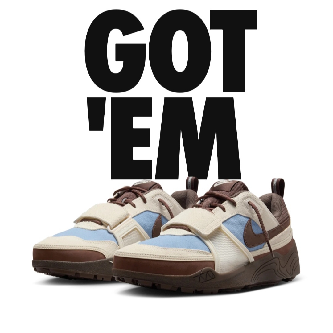 Nike x Travis Scott Zoom Field Jaxx Pale Ivory and Leche Blue 착용 스타일