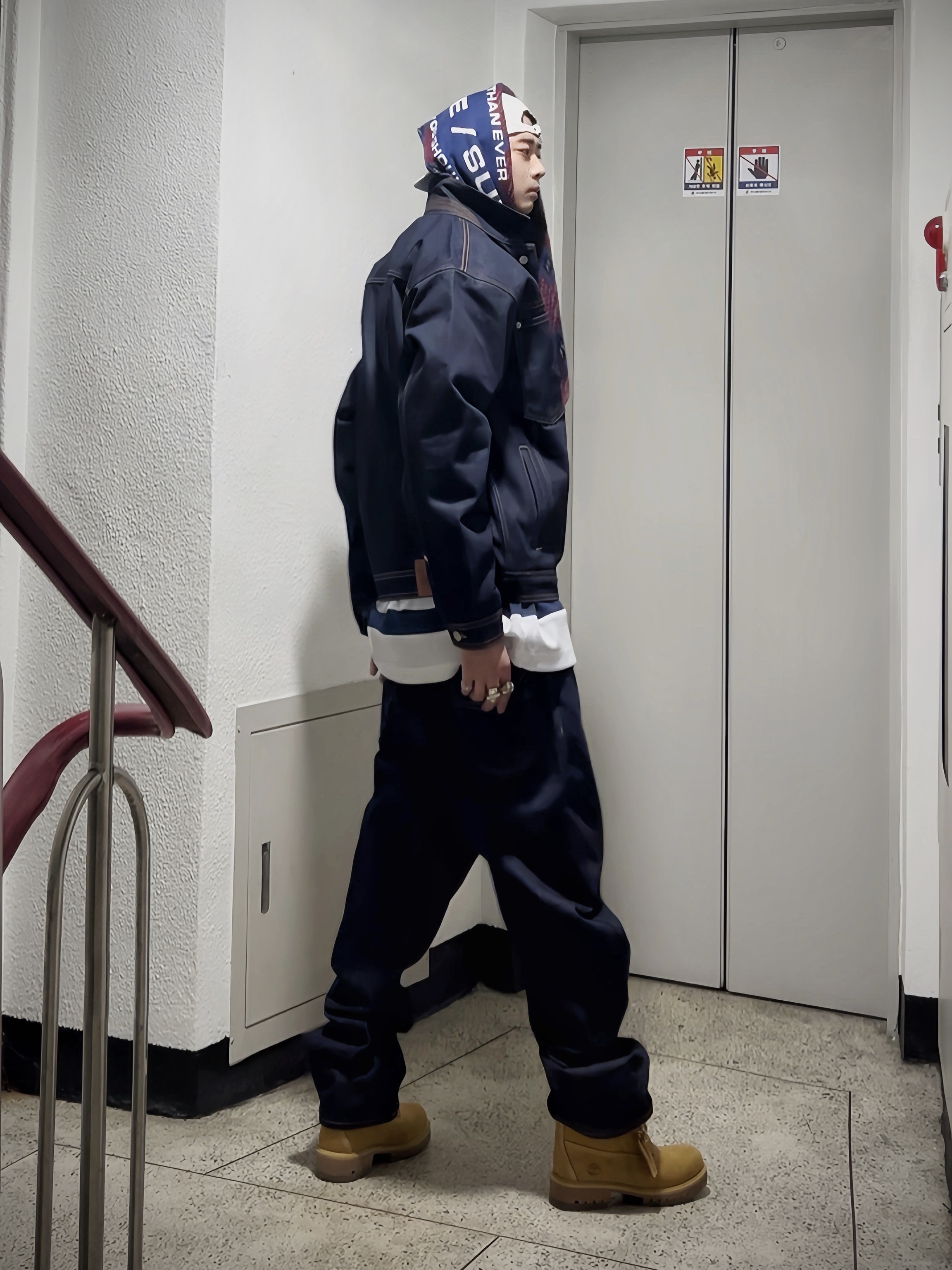 Supreme x Martine Rose Scarf Blue - 24FW, Supreme x MM6 Maison Margiela Painted Camp Cap White - 24SS 착용 스타일 - 2