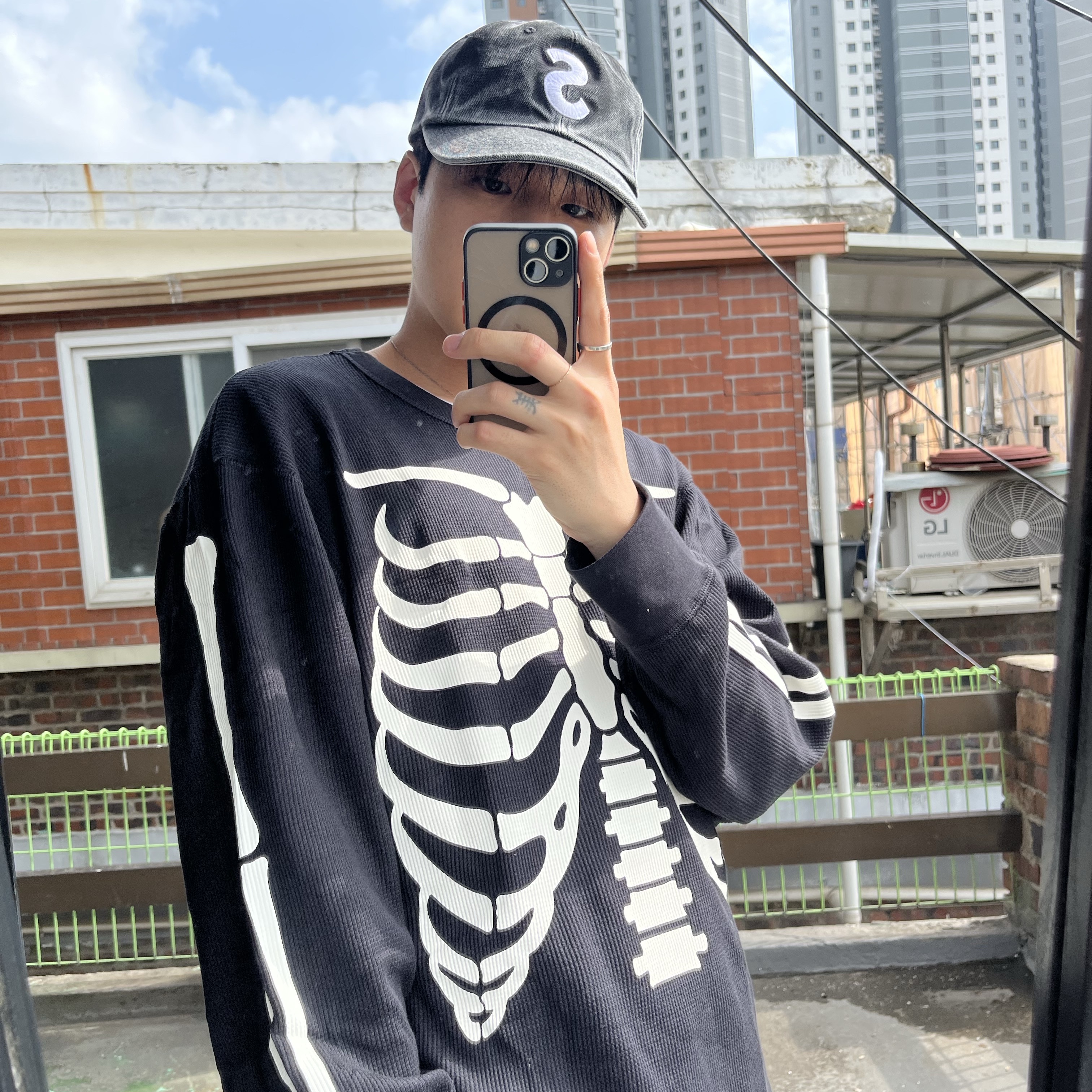 Supreme Hanes Bones Thermal Crew Black (1 Pack), Supreme Pigment S Logo 6-Panel Black - 24FW 착용 스타일 - 2