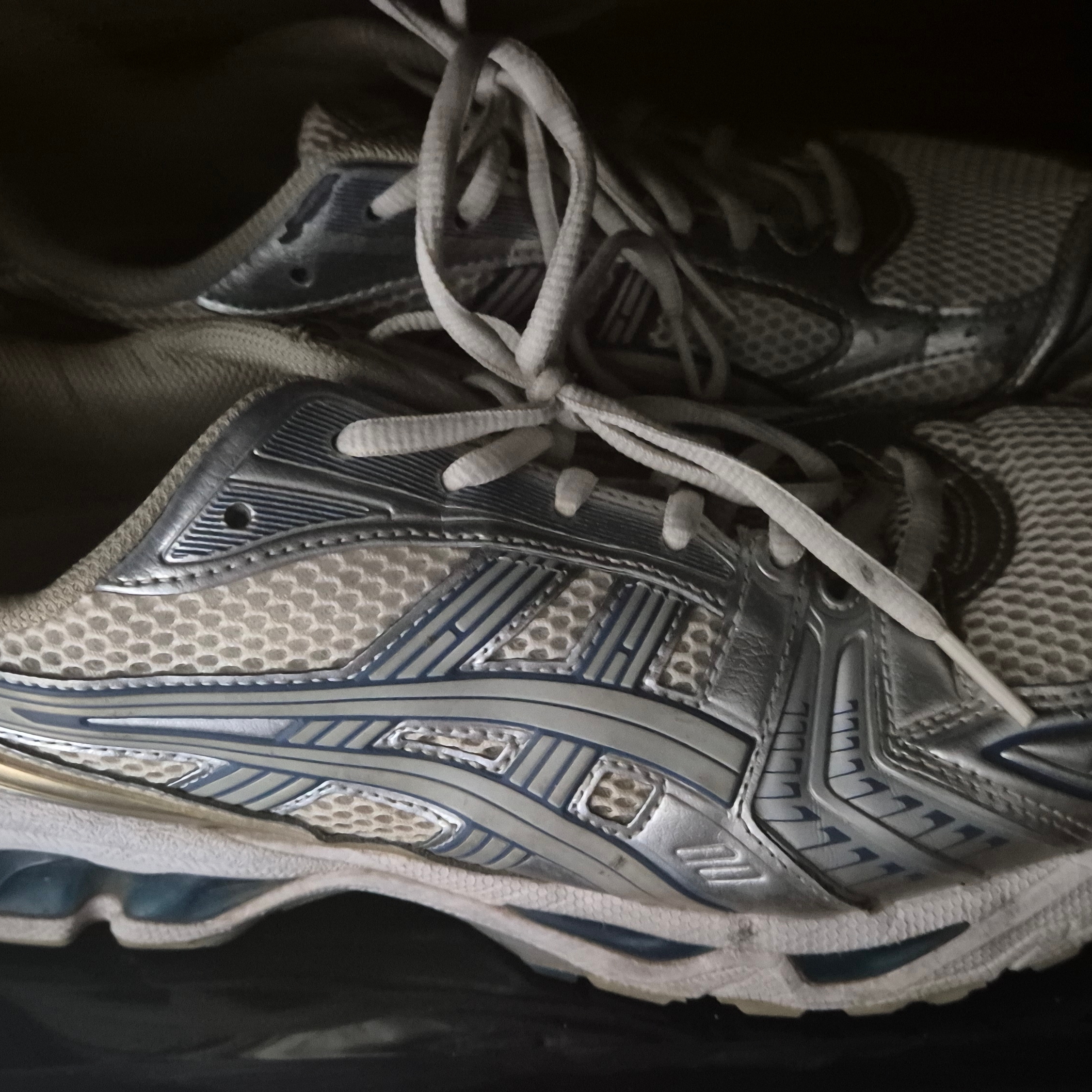 Asics Gel-Kayano 14 Cream Pure Silver 착용 스타일