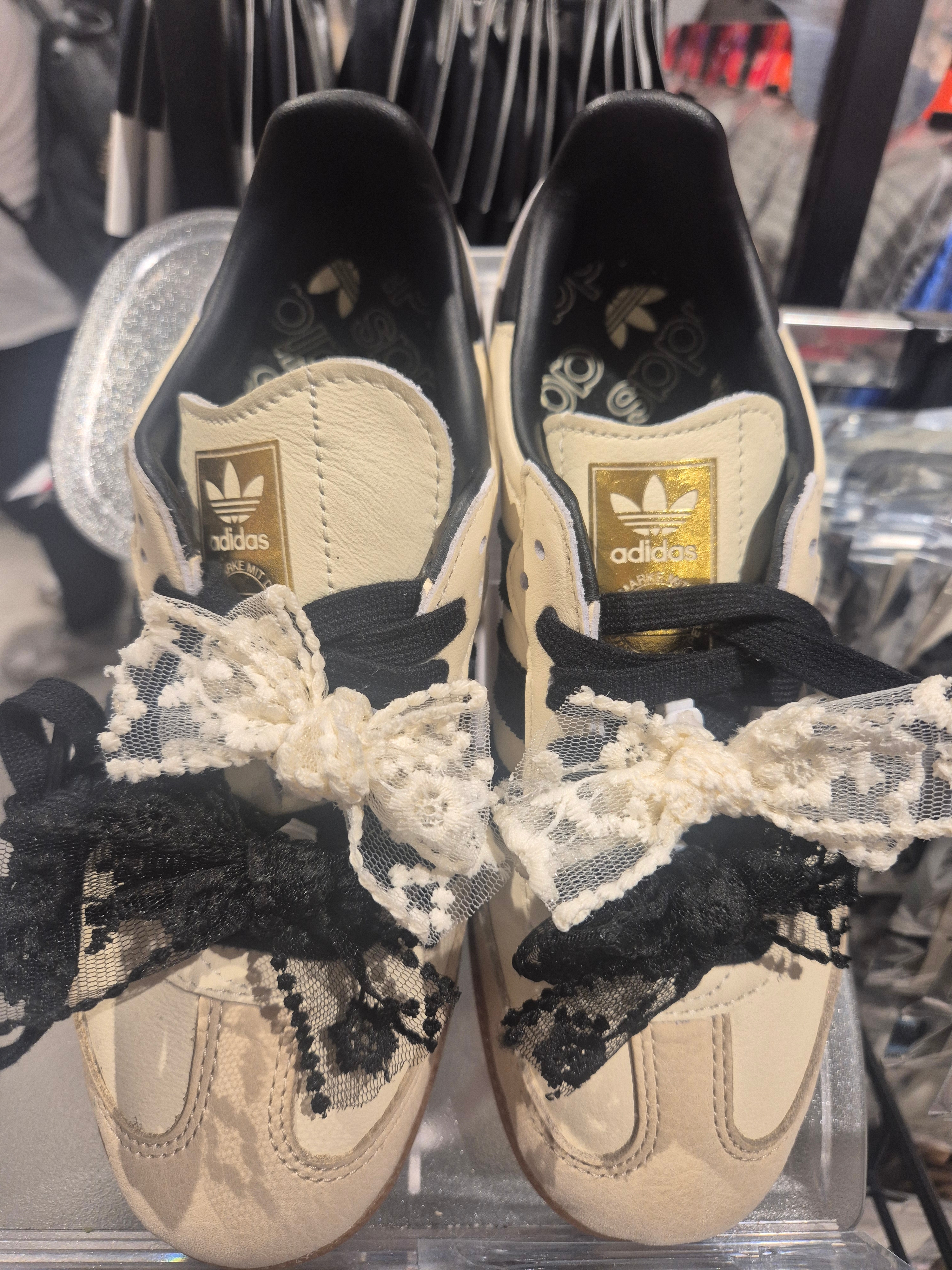 (W) Adidas Spezial Handball Wonder White Core Black 착용 스타일