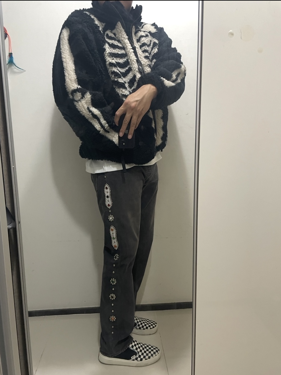 Kapital Bone Pattern Boa Fleece Reversible Blouson Black, Kapital 14 oz. Denim 5P Monkey Cisco Gemstone Pants Black 착용 스타일 - 3