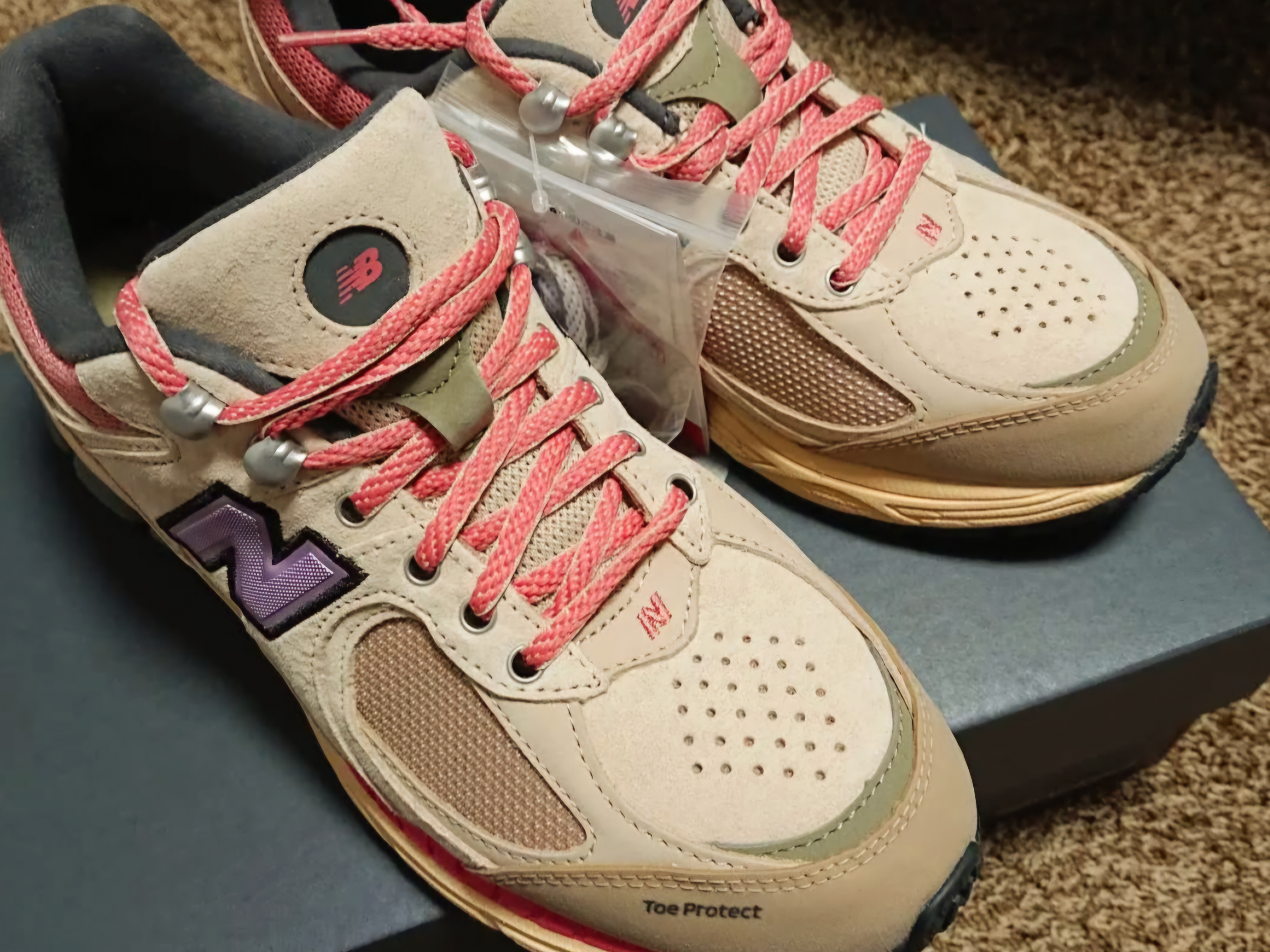 New Balance 2002R Calm Taupe 착용 스타일