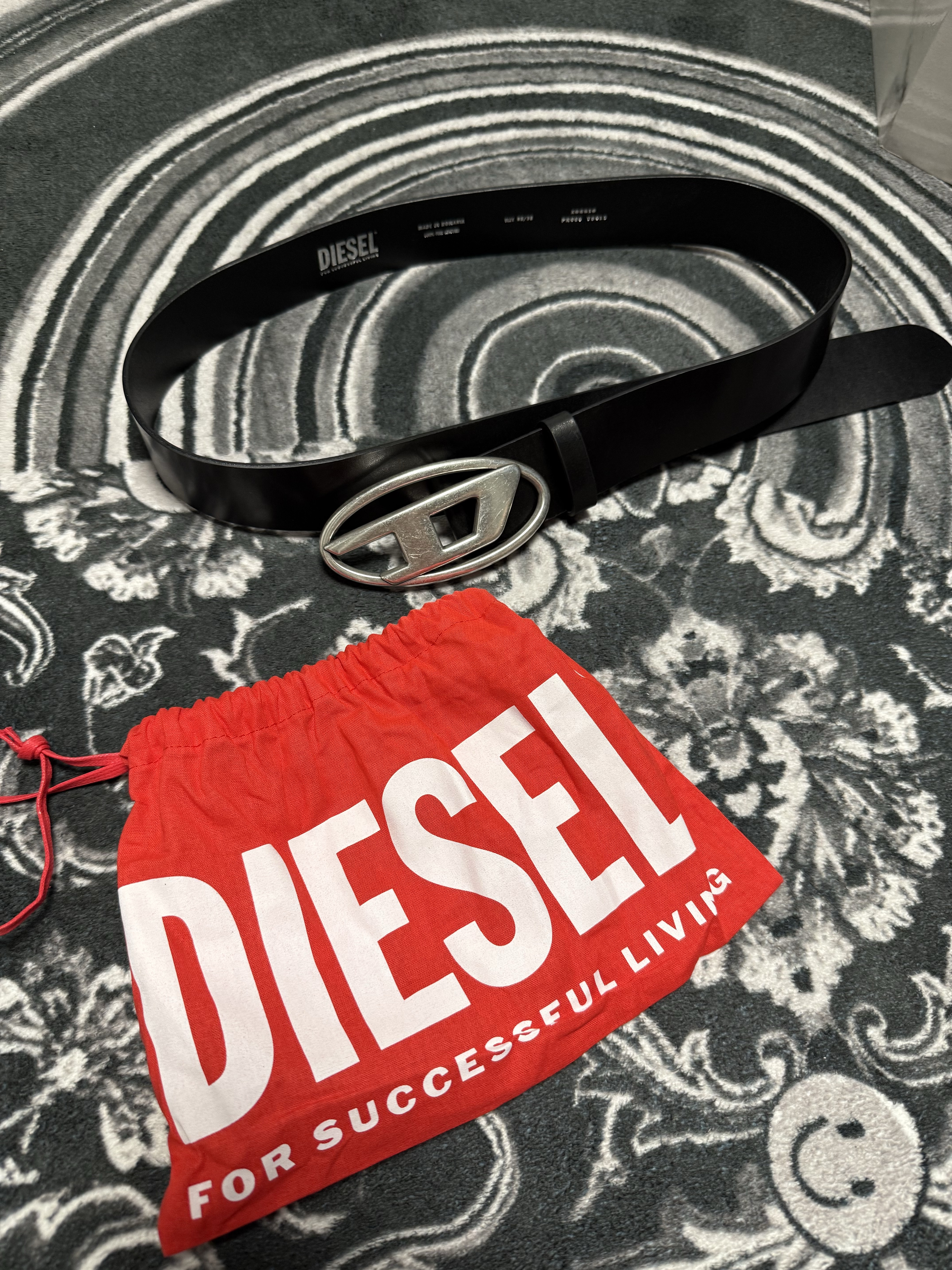 Diesel B-1DR Leather Belt with D Buckle Black 착용 스타일
