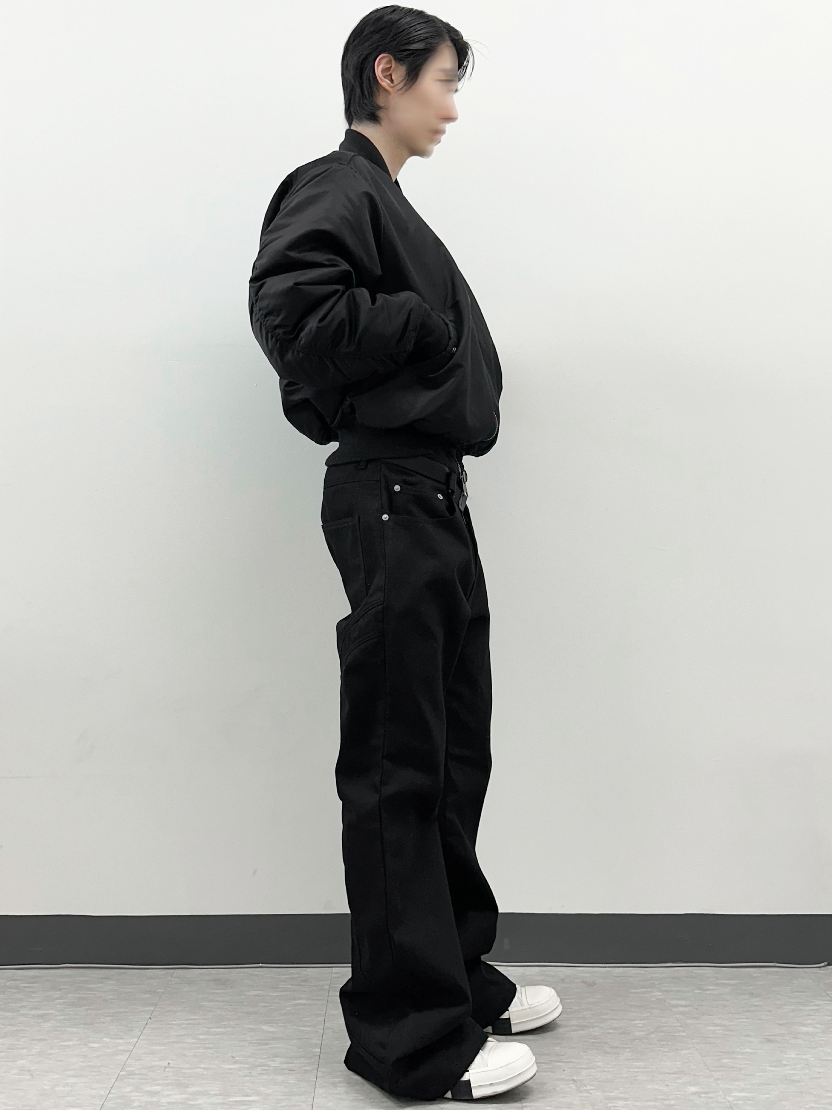 REPINER Wax Coated Flare Jeans Black, REPINER Fortino Cargo Pants Black 착용 스타일 - 1