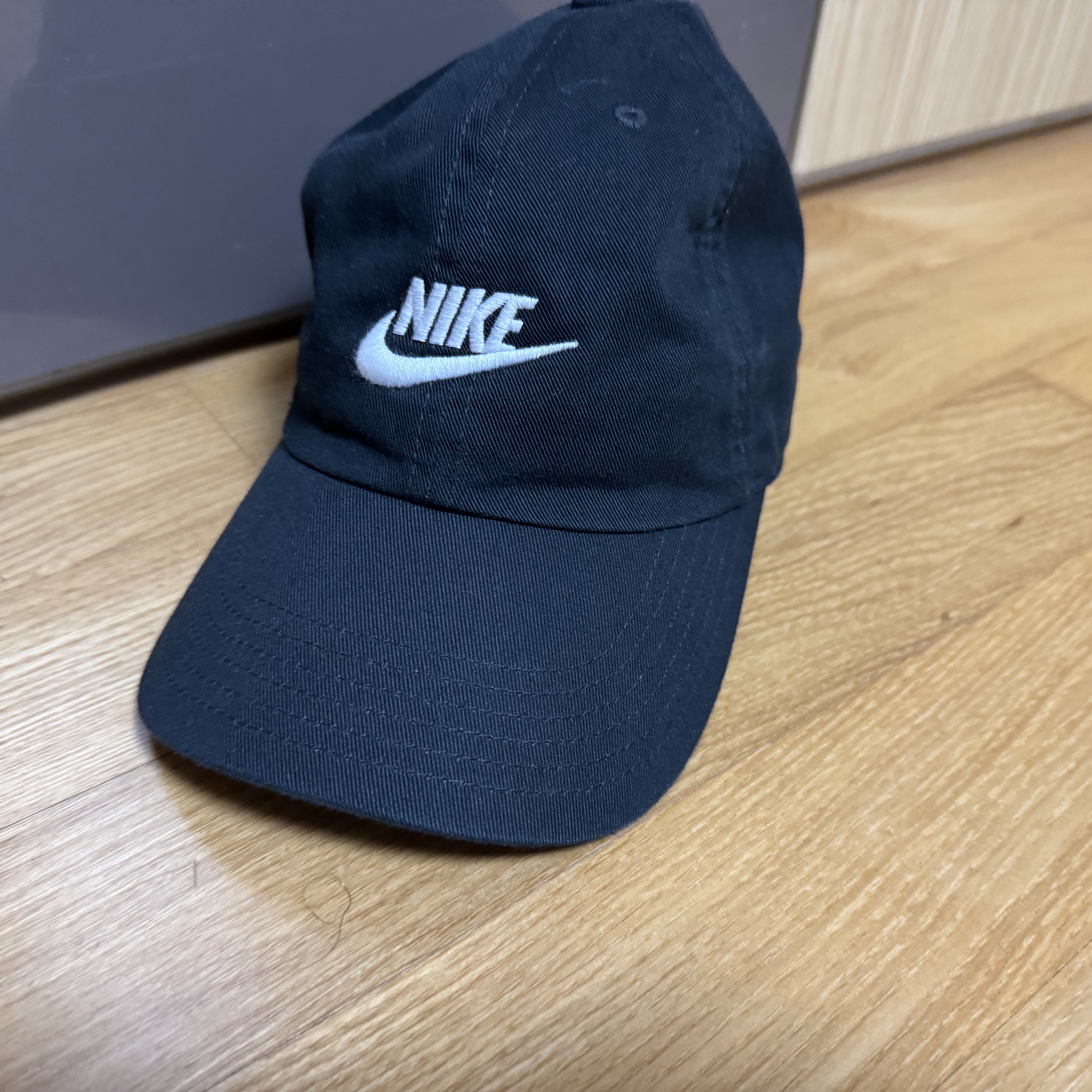 (Kids) Nike Heritage 86 Adjustable Cap Black 착용 스타일