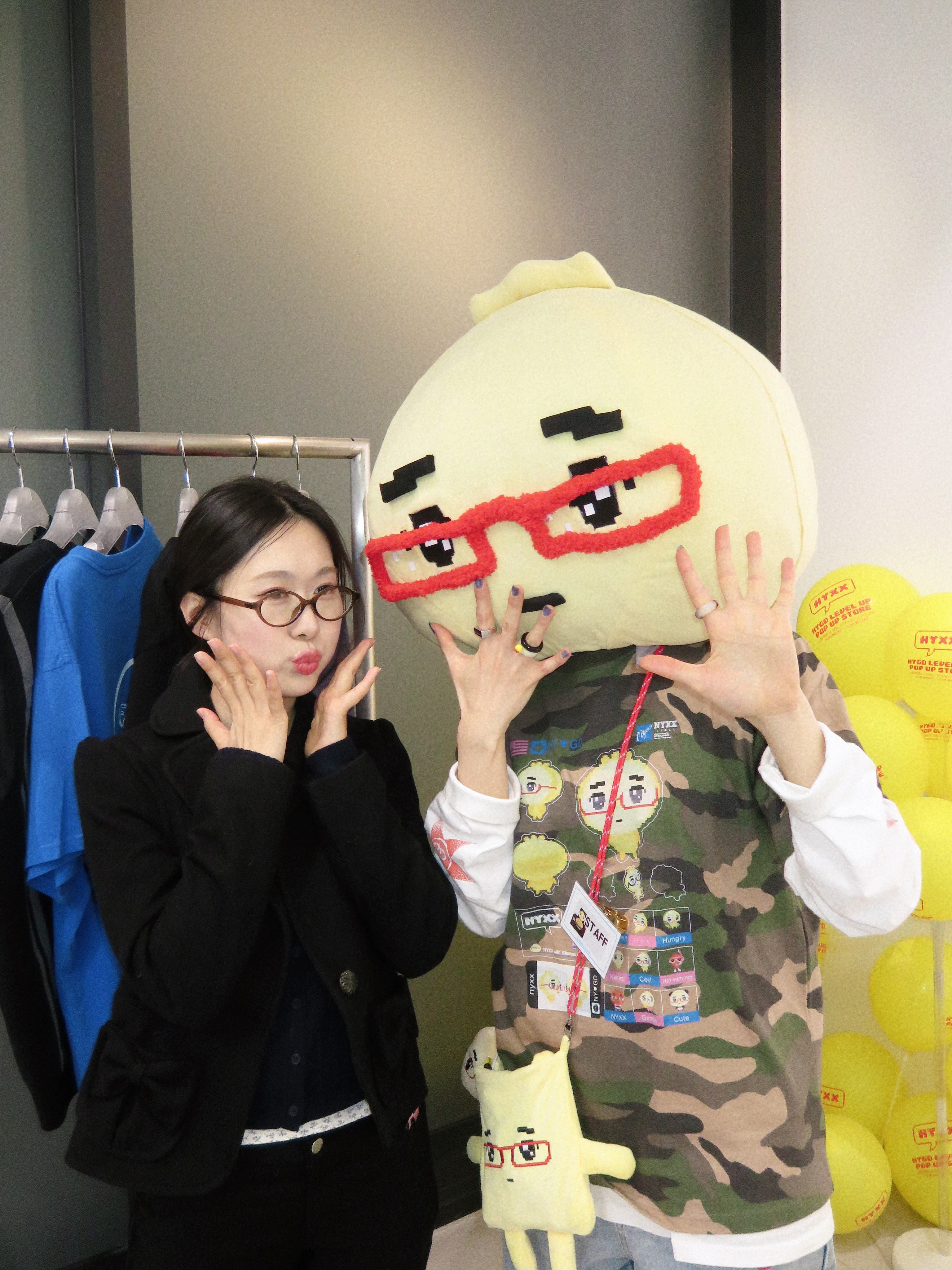 NYXX x Glass Dumpling NYGD Doll Keyring Yellow 착용 스타일 - 4