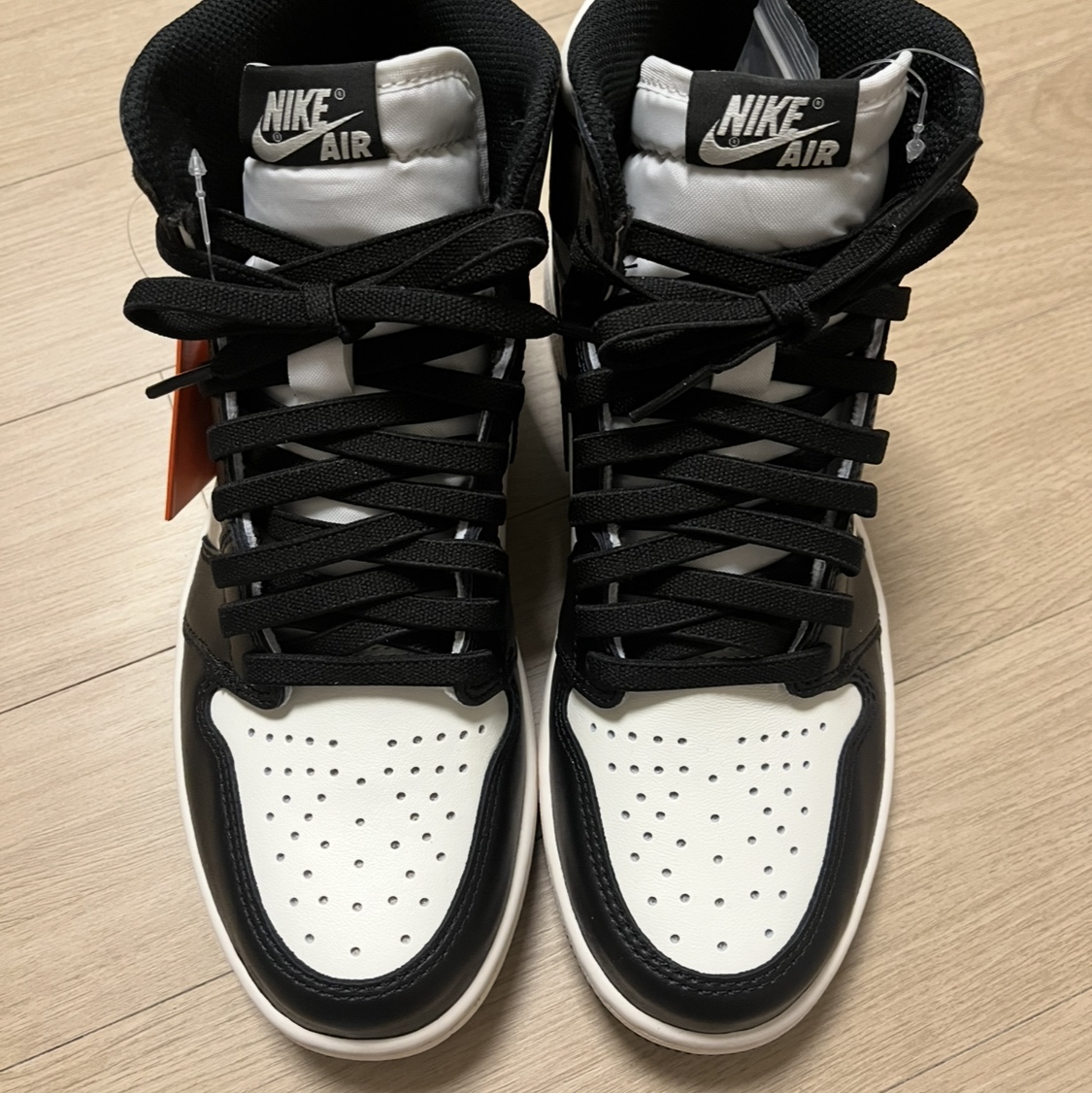 Jordan 1 Retro High OG Black Mocha 착용 스타일