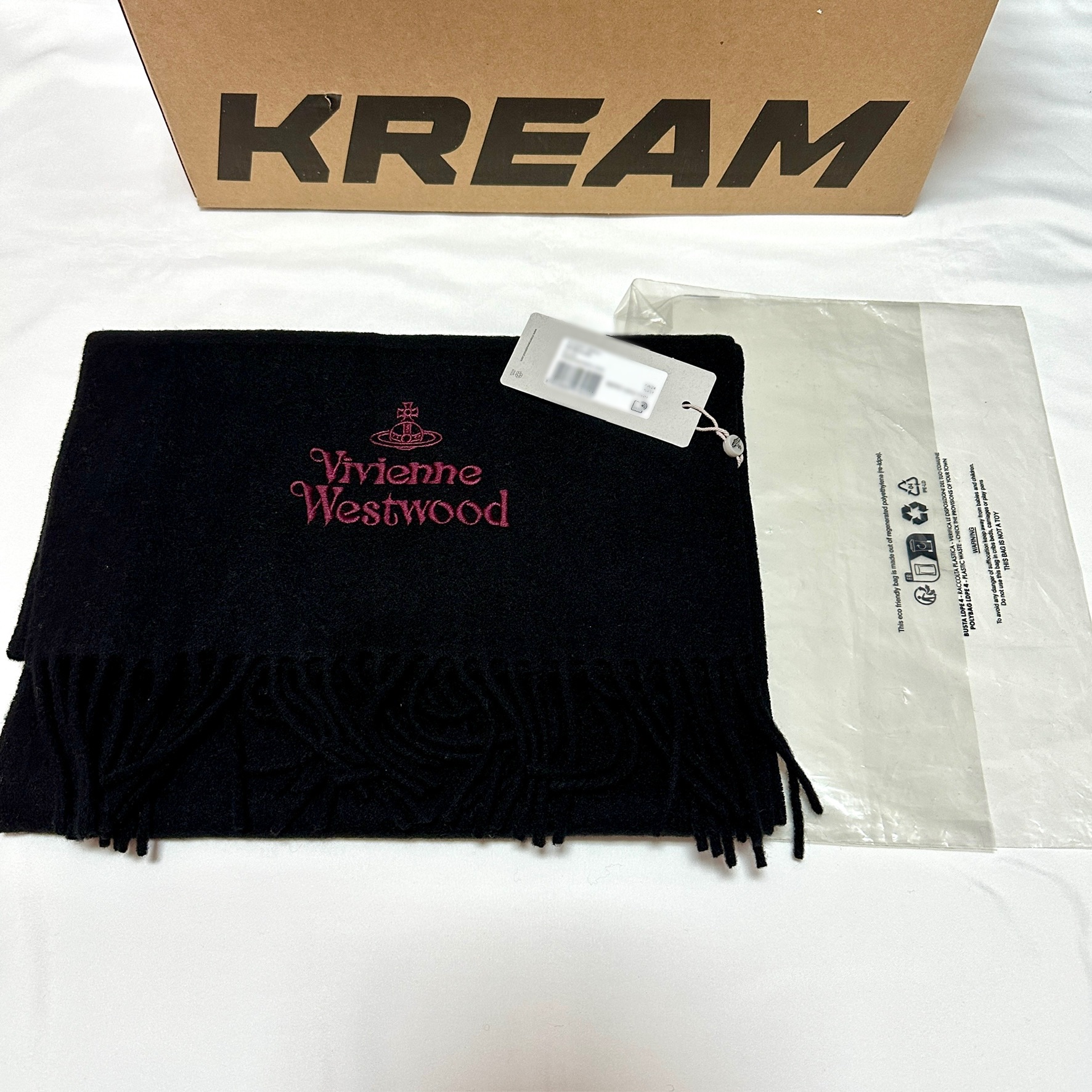 Vivienne Westwood Embroidered Logo Muffler Black Wine 착용 스타일