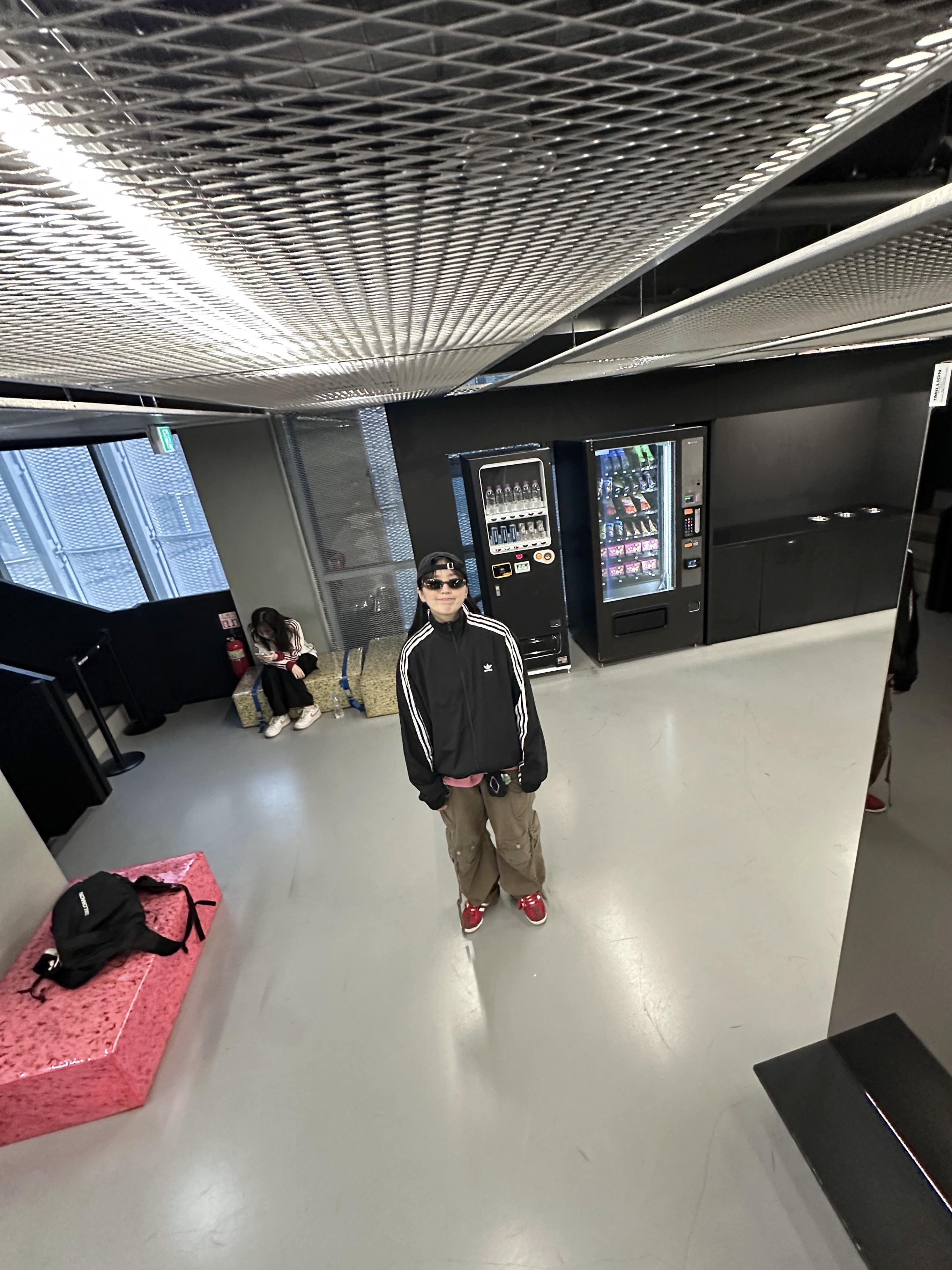 (W) Adidas Adilenium Oversized Track Top Black - KR Sizing 착용 스타일 - 2