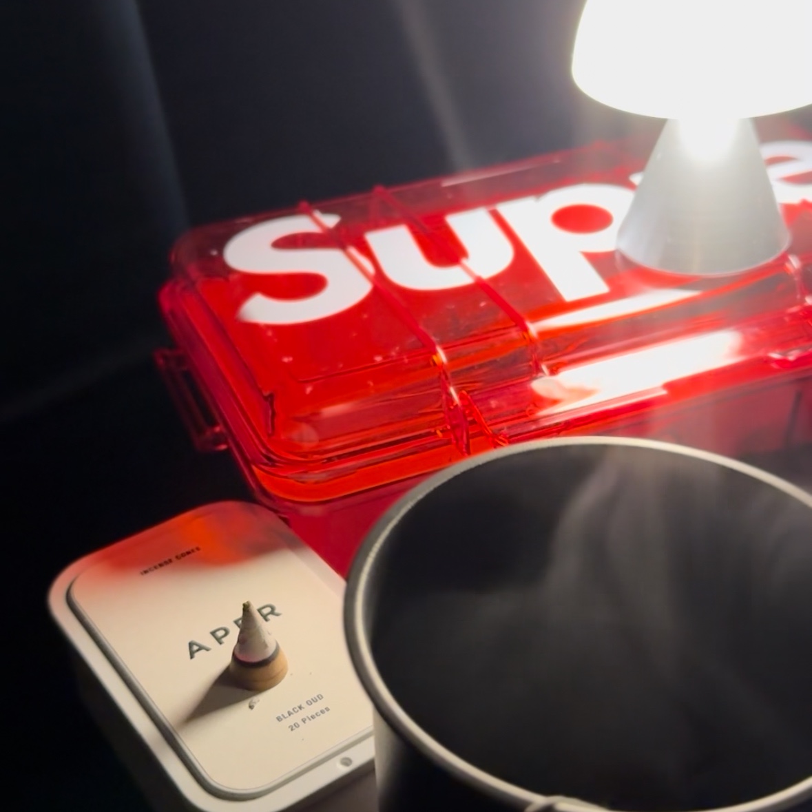Supreme x Pelican 1060 Case Red - 19FW 착용 스타일